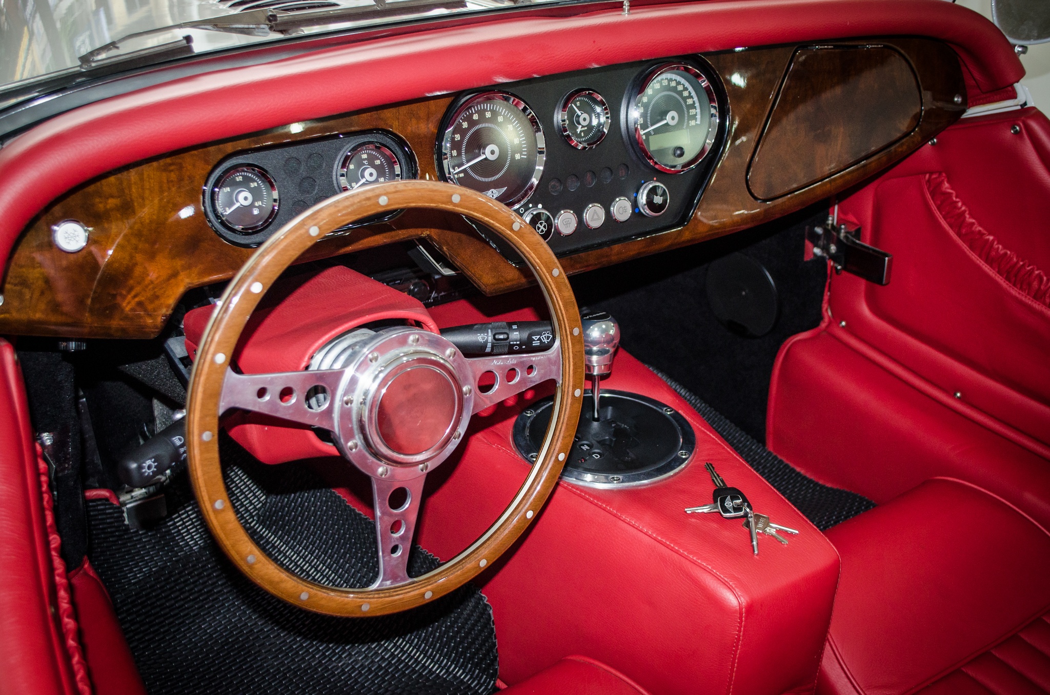 xe Morgan Plus 4 anh 10