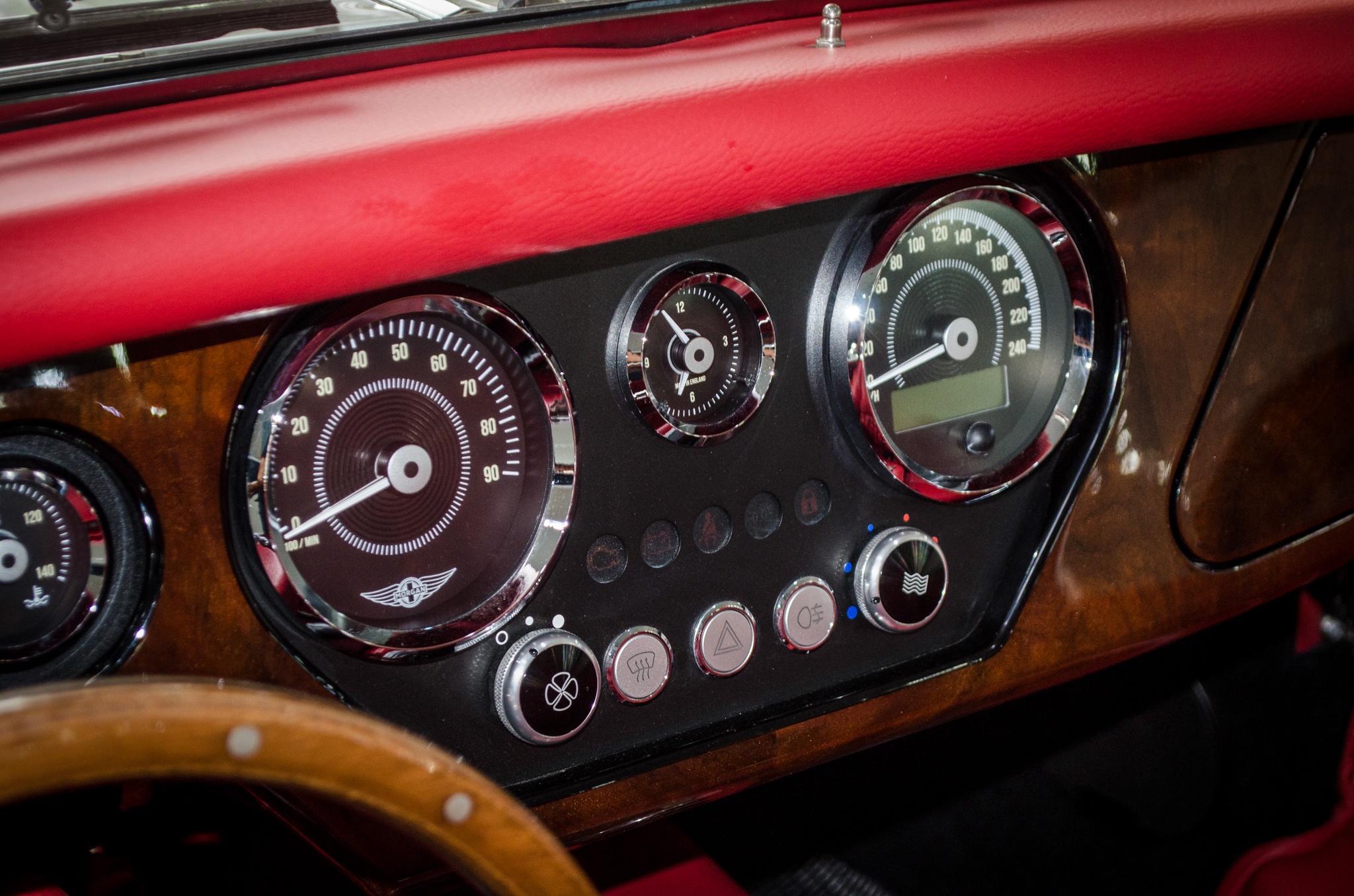 xe Morgan Plus 4 anh 11