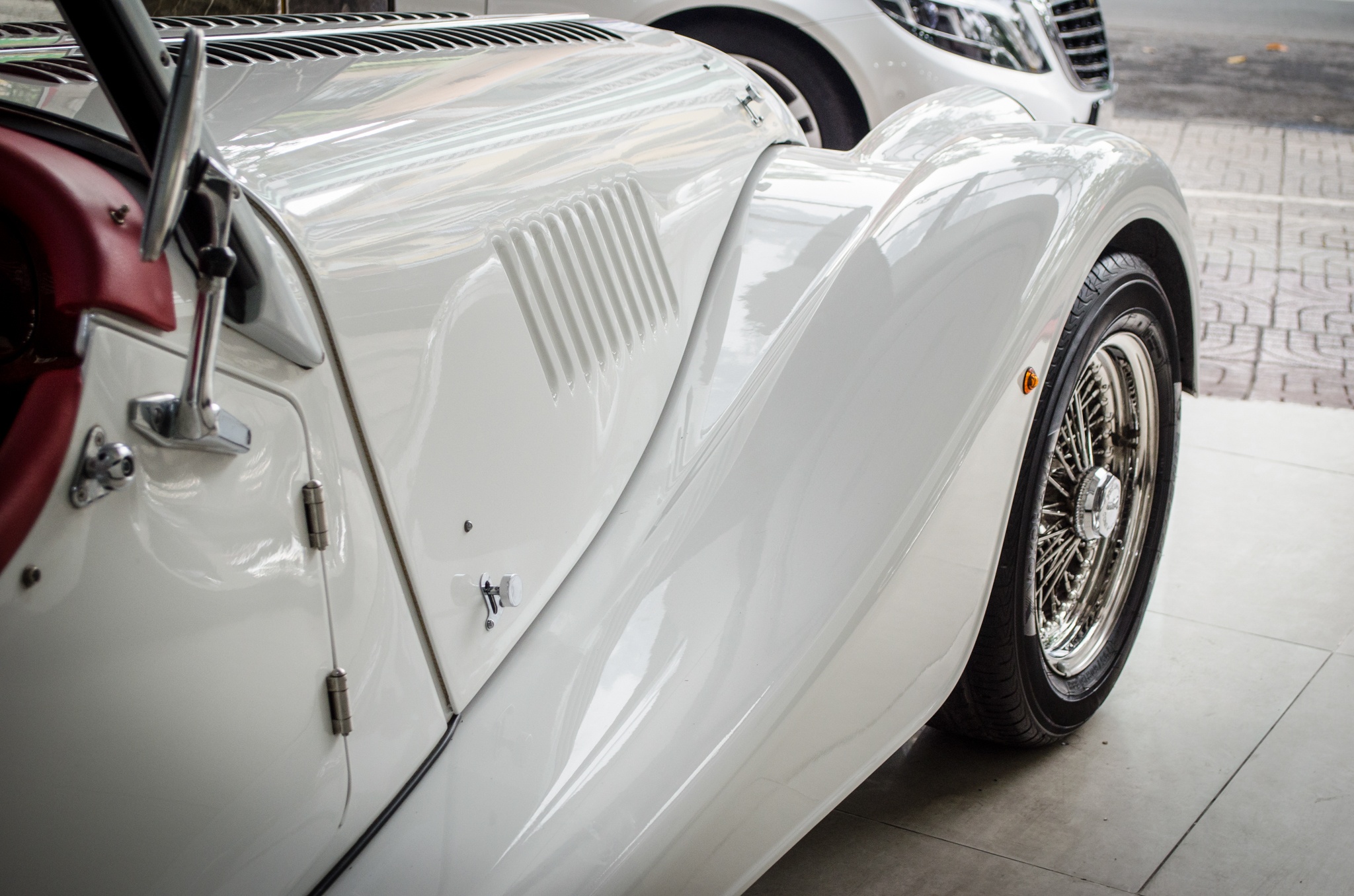 xe Morgan Plus 4 anh 3