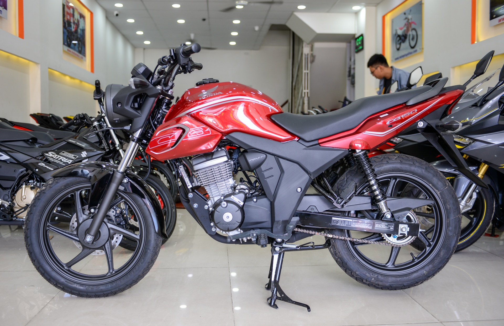 Honda CB150 Verza ve Viet Nam, dai ly rao ban tren 40 trieu dong hinh anh