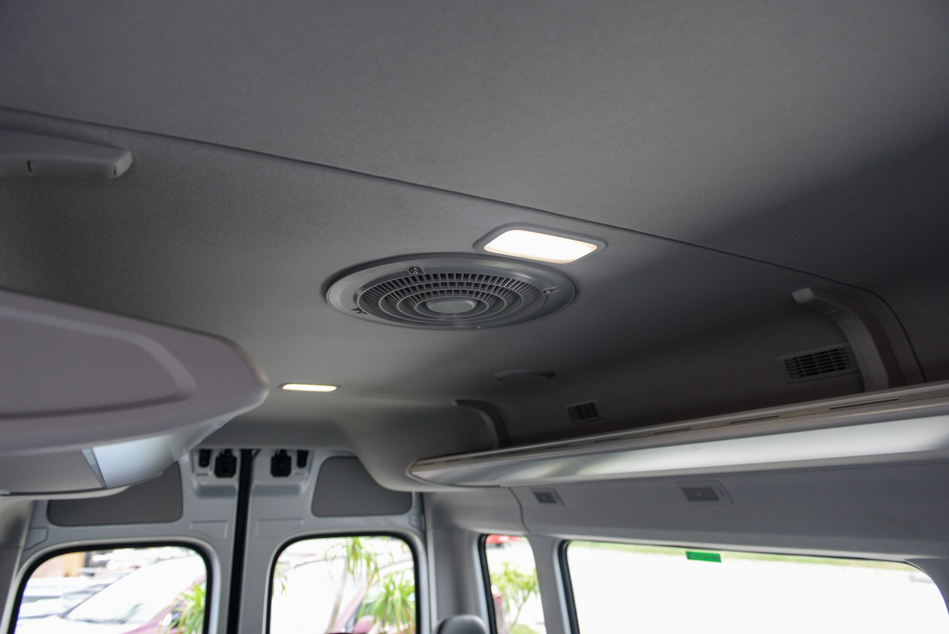 gia Hyundai Solati anh 13