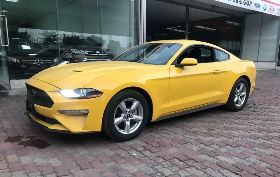 Xe co bap My Ford Mustang 2018 gia hon 2 ty dong tai Viet Nam hinh anh
