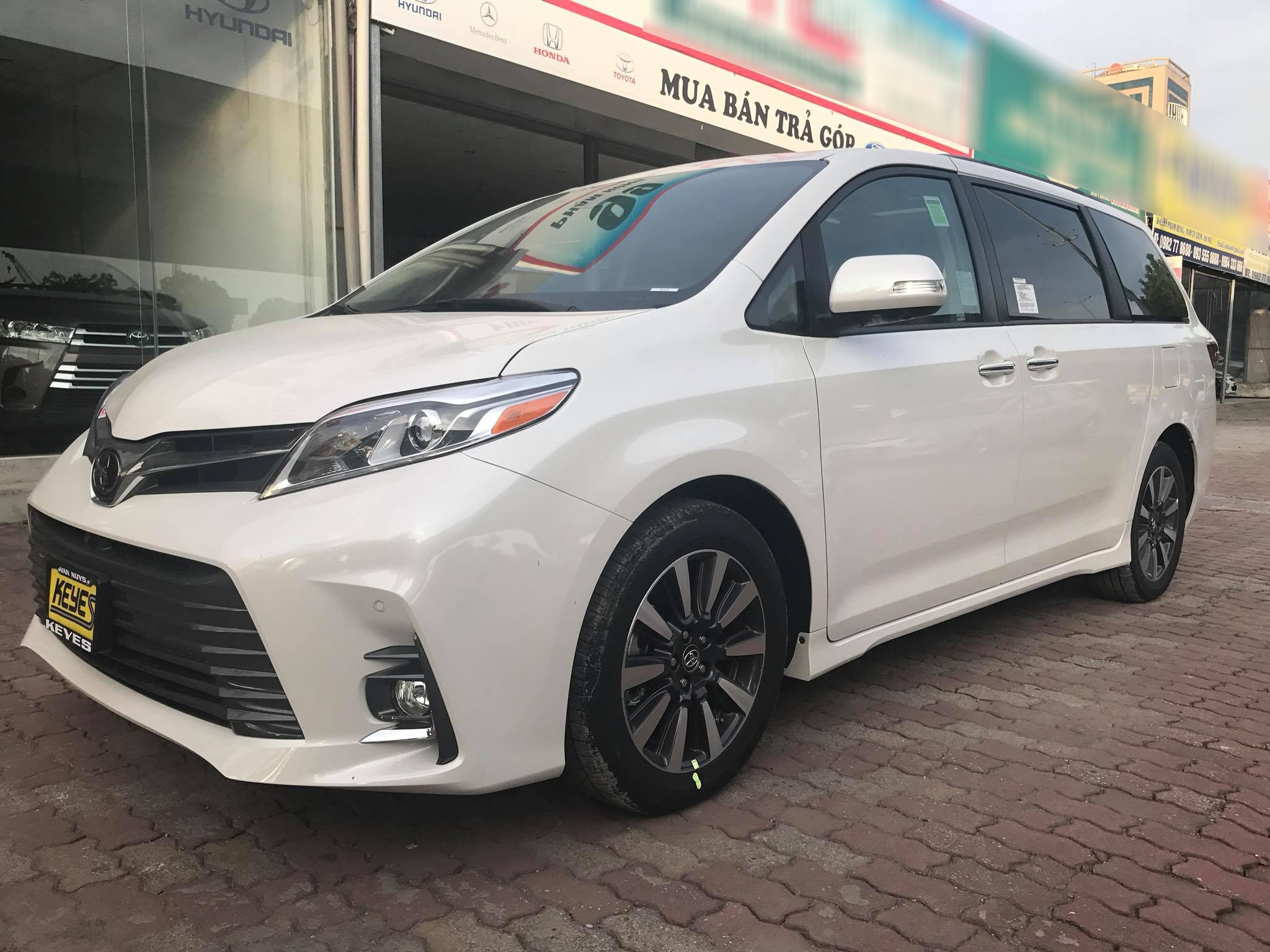 xe Toyota Sienna 2018 ve Viet Nam anh 1