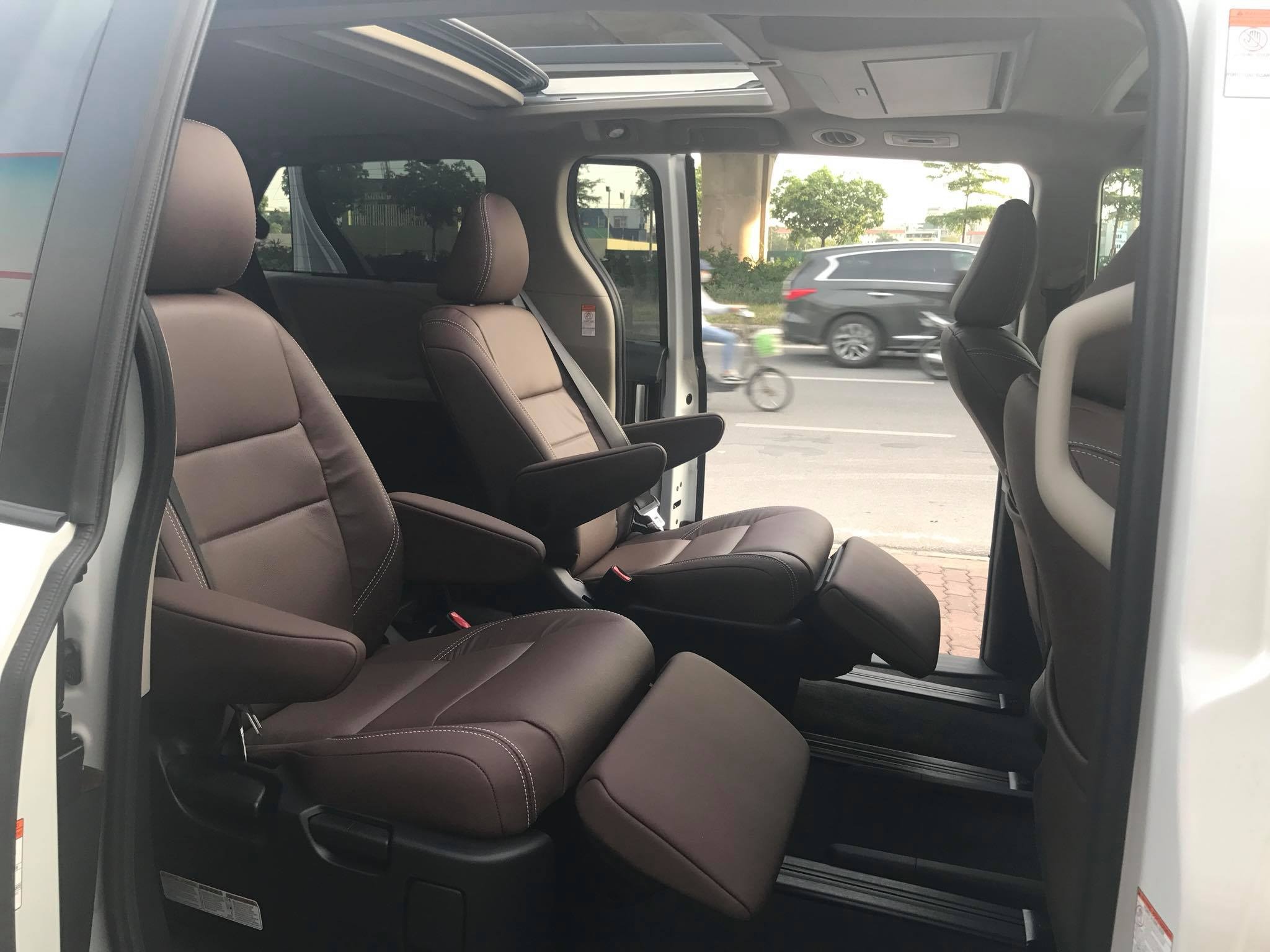 xe Toyota Sienna 2018 ve Viet Nam anh 8