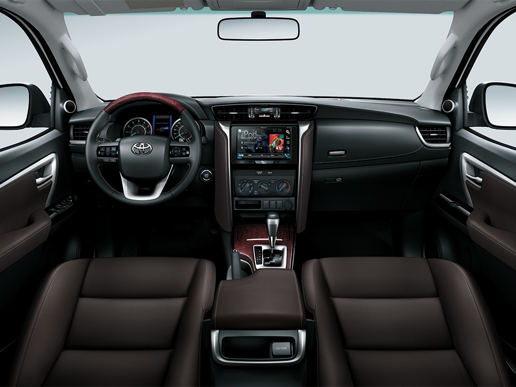 Toyota Fortuner máy dầu số tự động ảnh 3 Toyota Fortuner may dau so tu dong anh 3