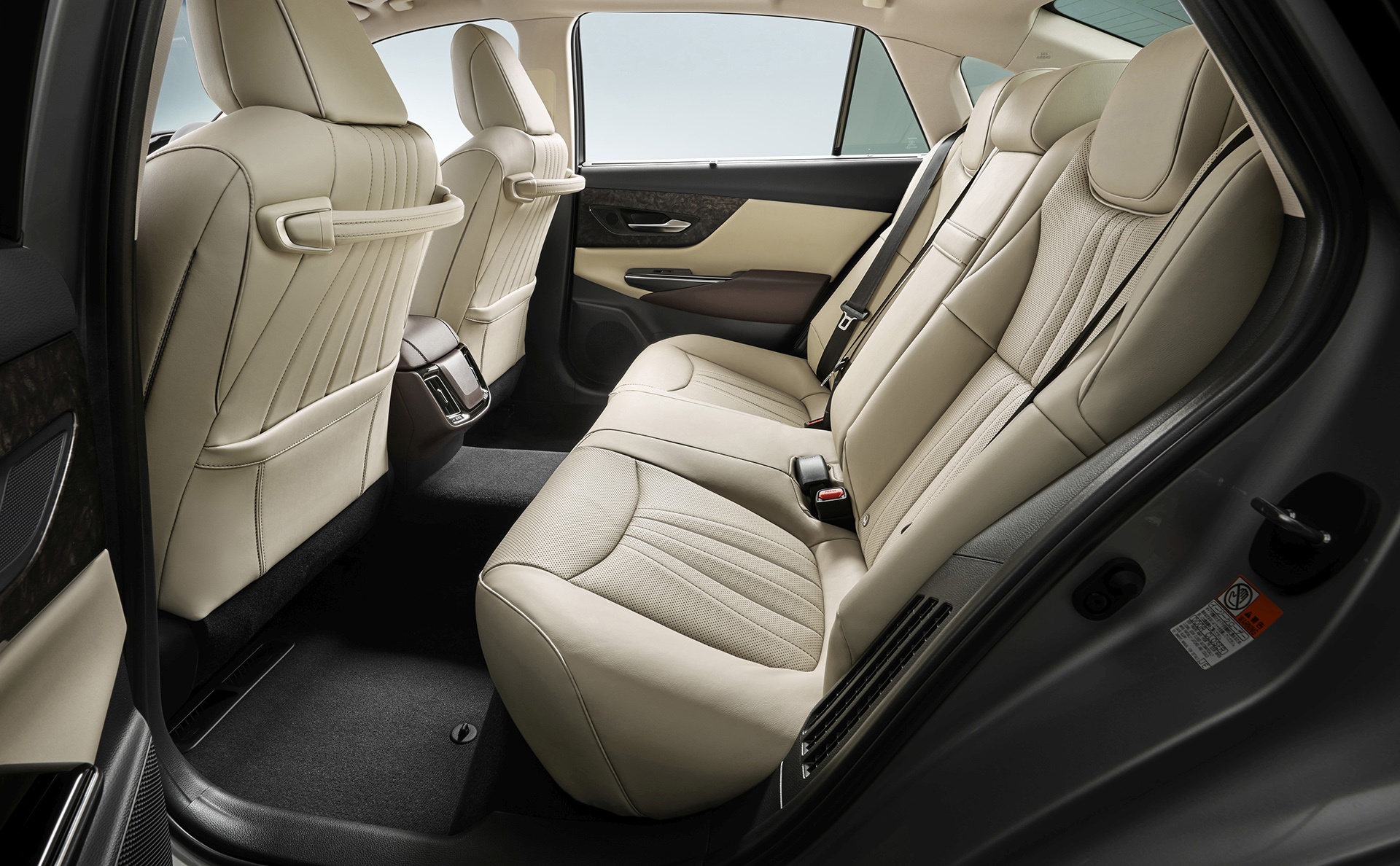 xe Toyota Crown anh 14