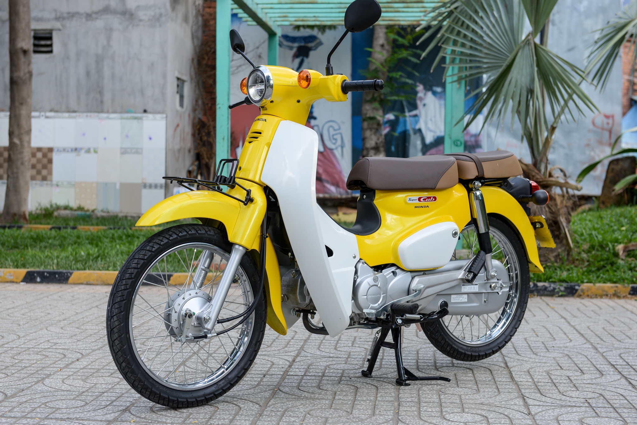 Huyen thoai Honda Super Cub doi 2018 gia 80 trieu dong ve VN hinh anh