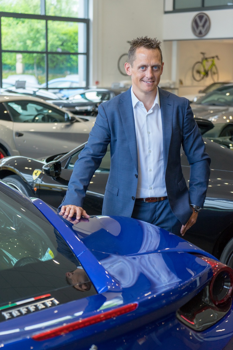 cau thu mua sieu xe anh 2