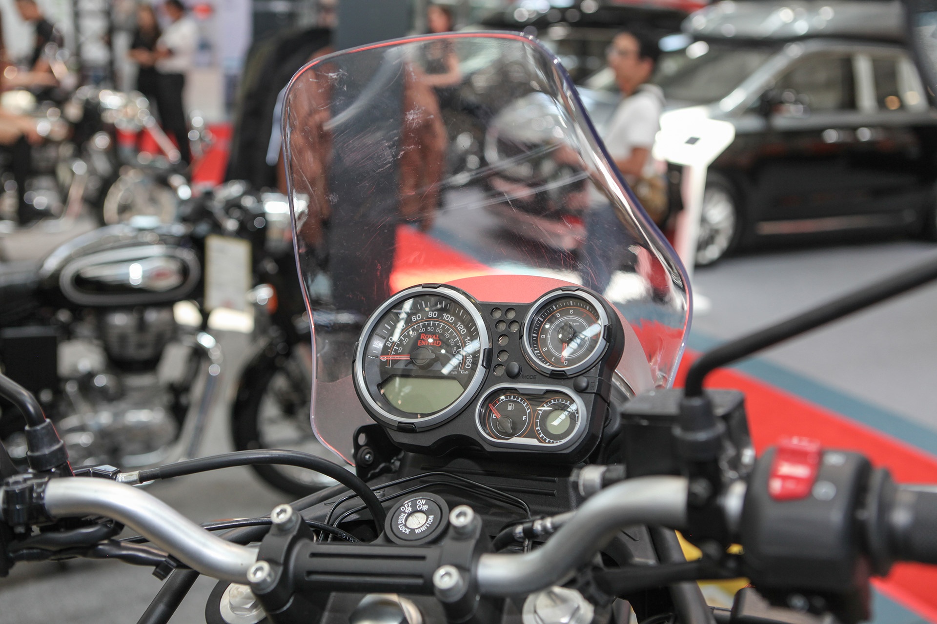 gia Royal Enfield Himalayan anh 2