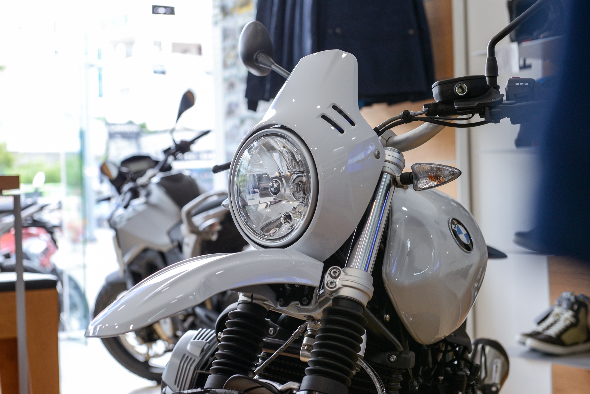 moto BMW R nineT Urban G/S anh 2