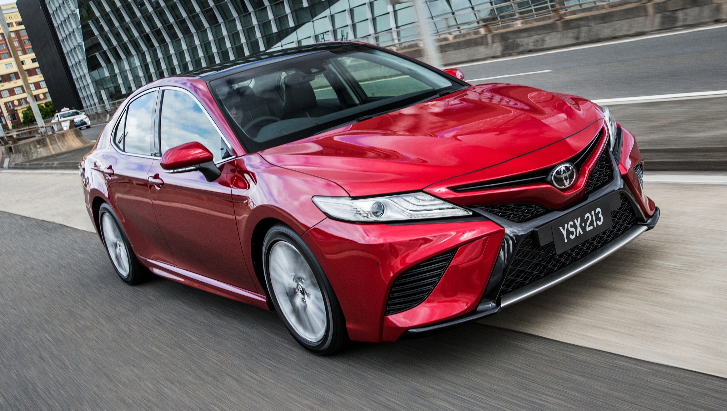 Toyota Camry 2019 lan dau chay thu o Dong Nam A hinh anh