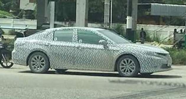 gia Toyota Camry 2019 anh 1