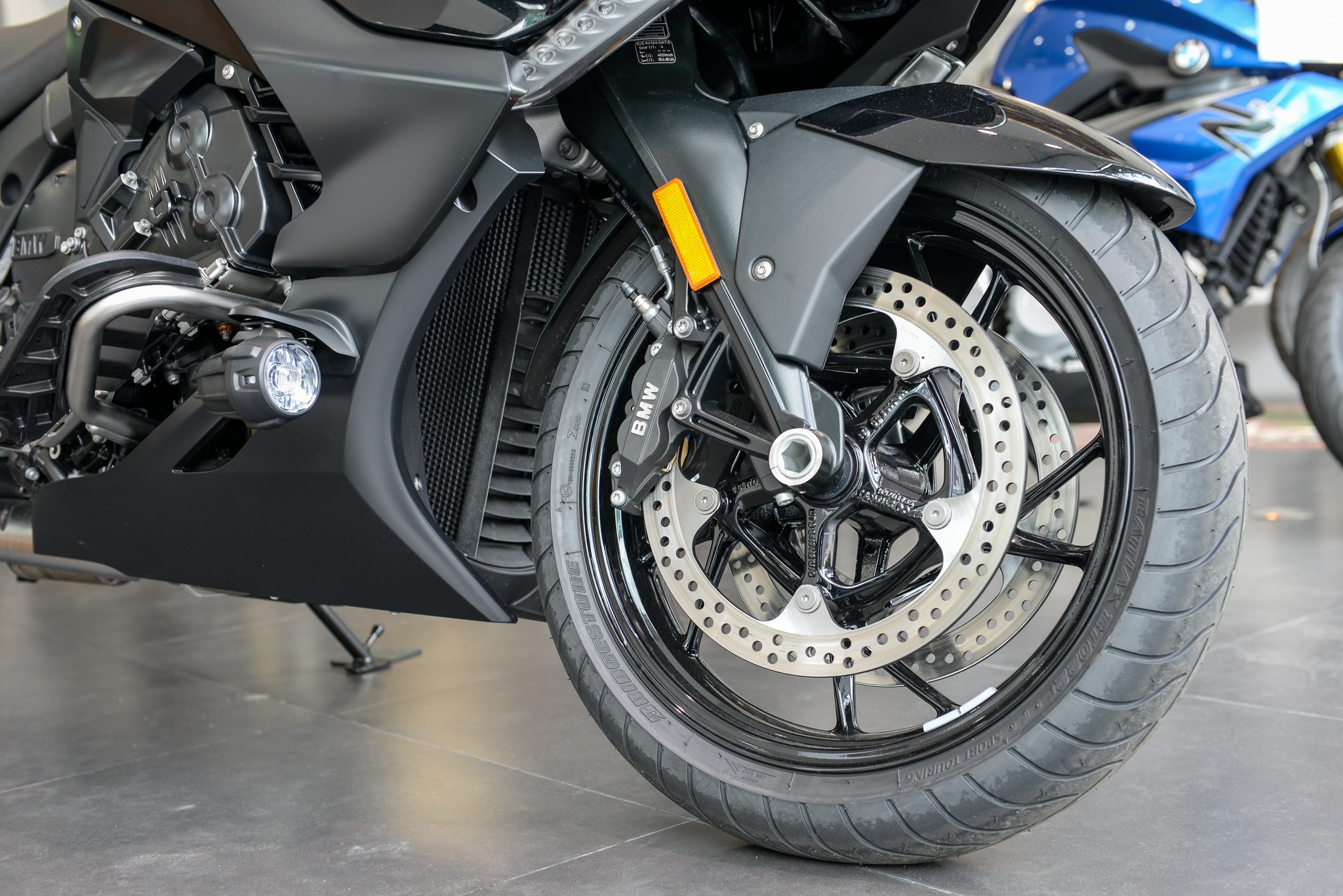 moto BMW K1600B anh 7