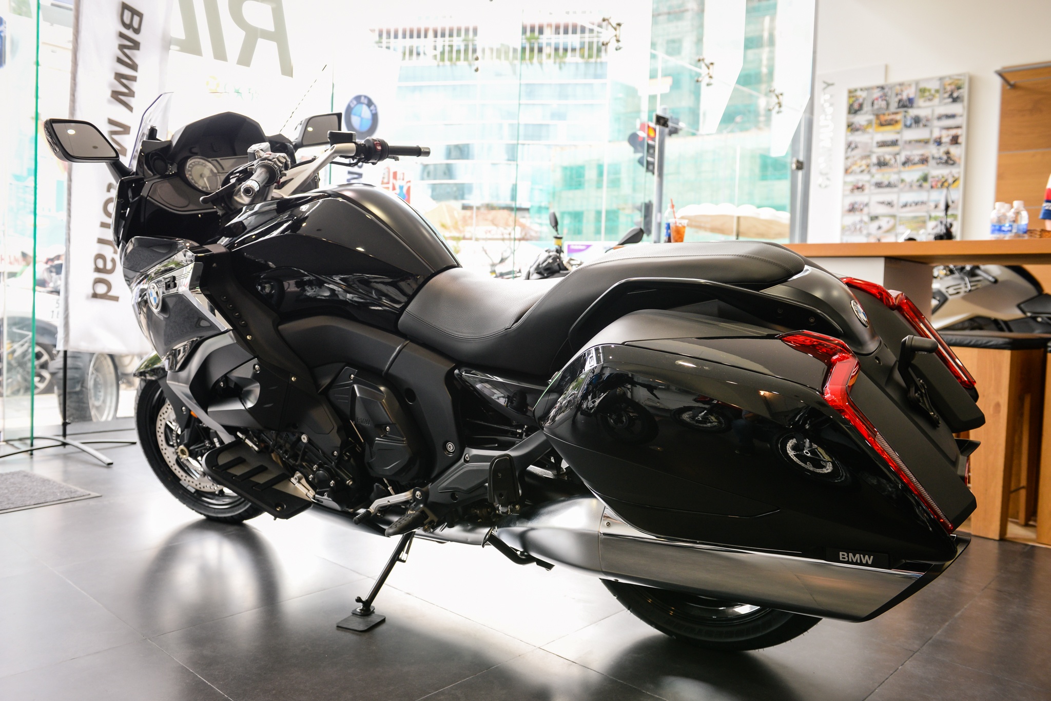 moto BMW K1600B anh 9