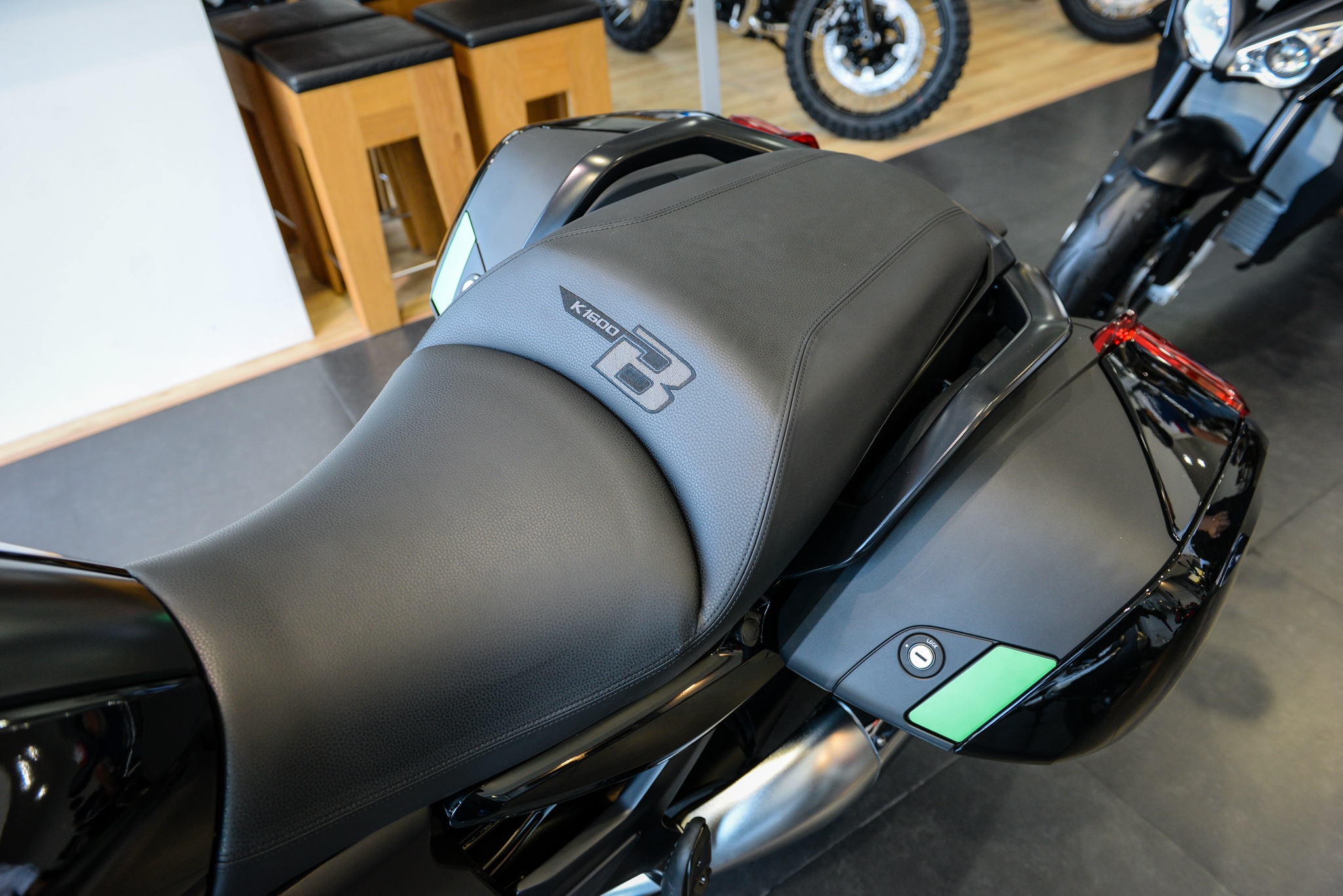 moto BMW K1600B anh 10