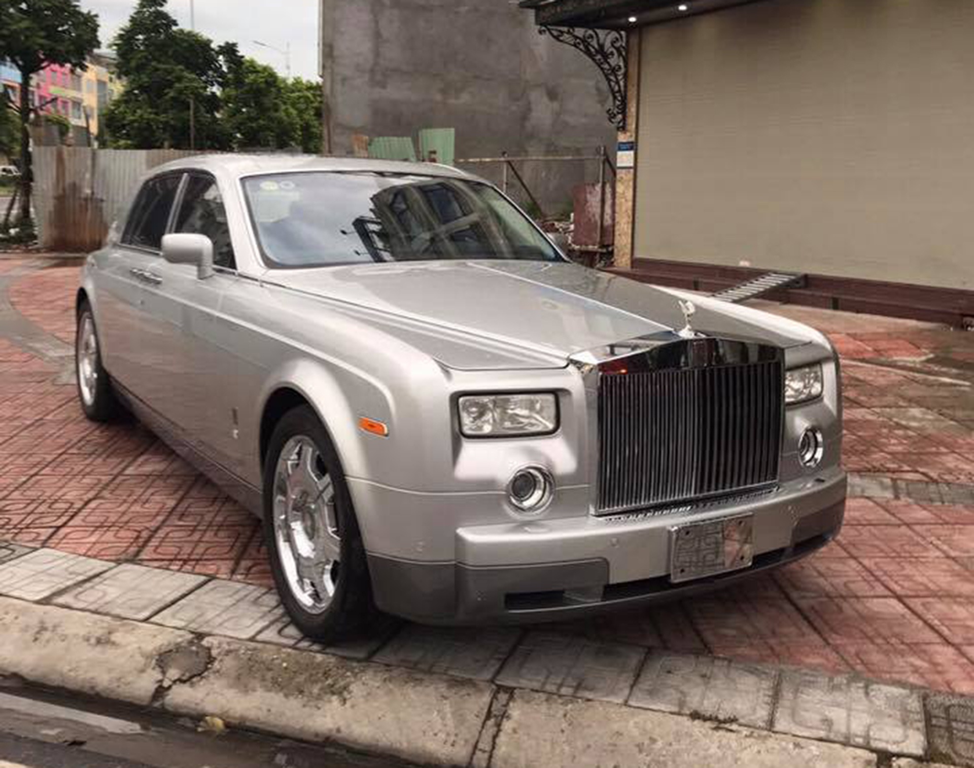 Xe Rolls-Royce cua Khai Silk dang duoc rao gia hon 8 ty dong hinh anh