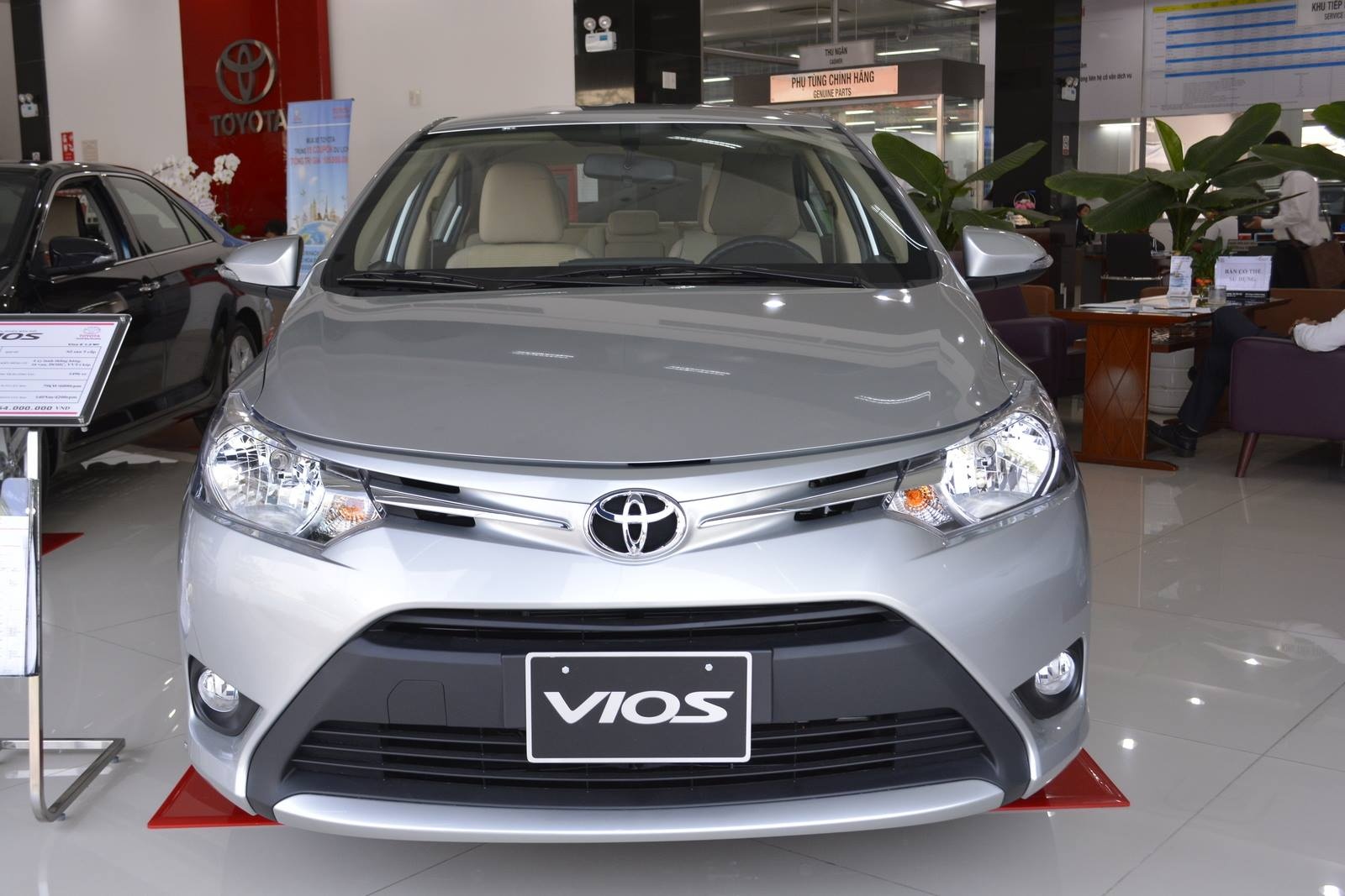 Sedan hang B  tai VN - nghich ly cua 'thung ton di dong' Toyota Vios hinh anh