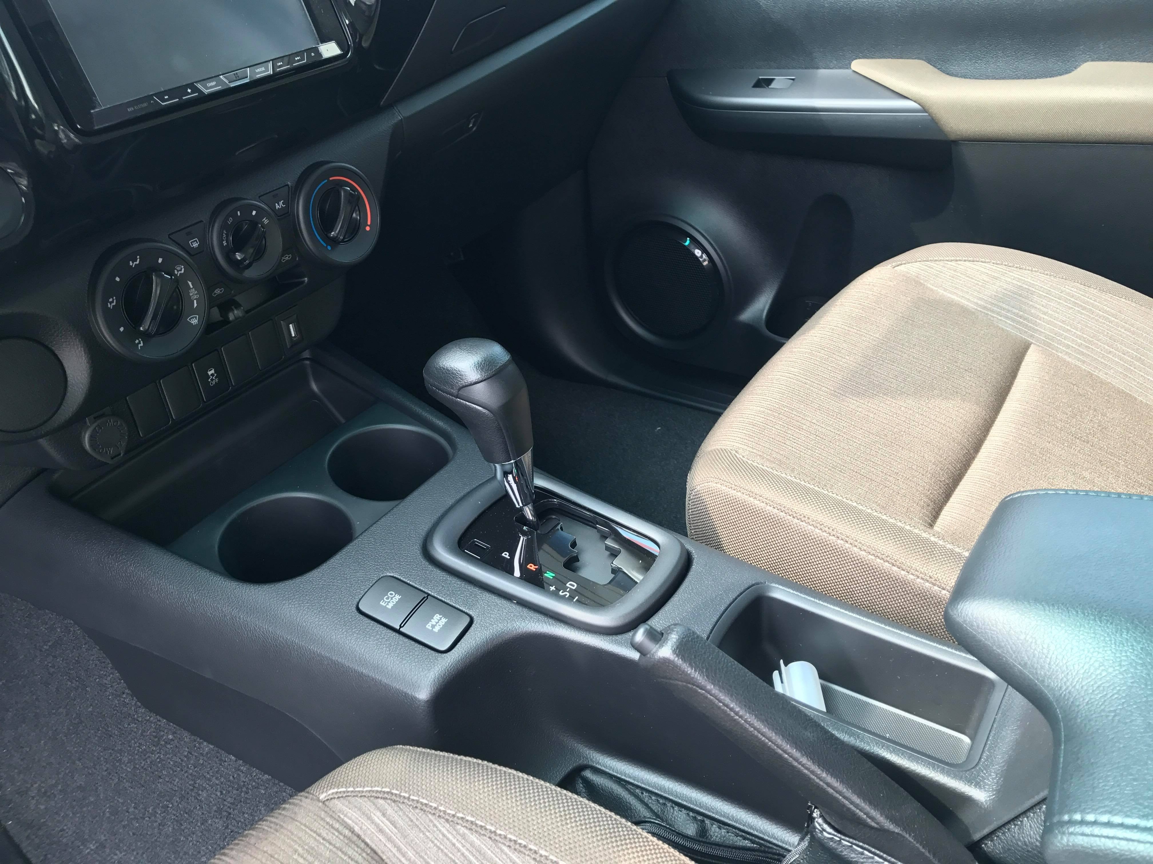 xe Toyota Hilux ve dai ly anh 8