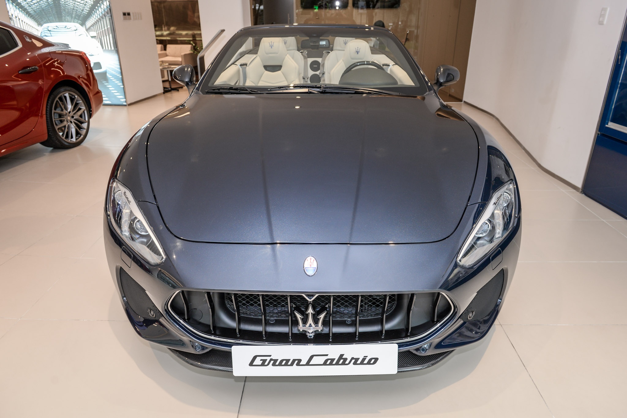 gia Maserati GranCabrio anh 2