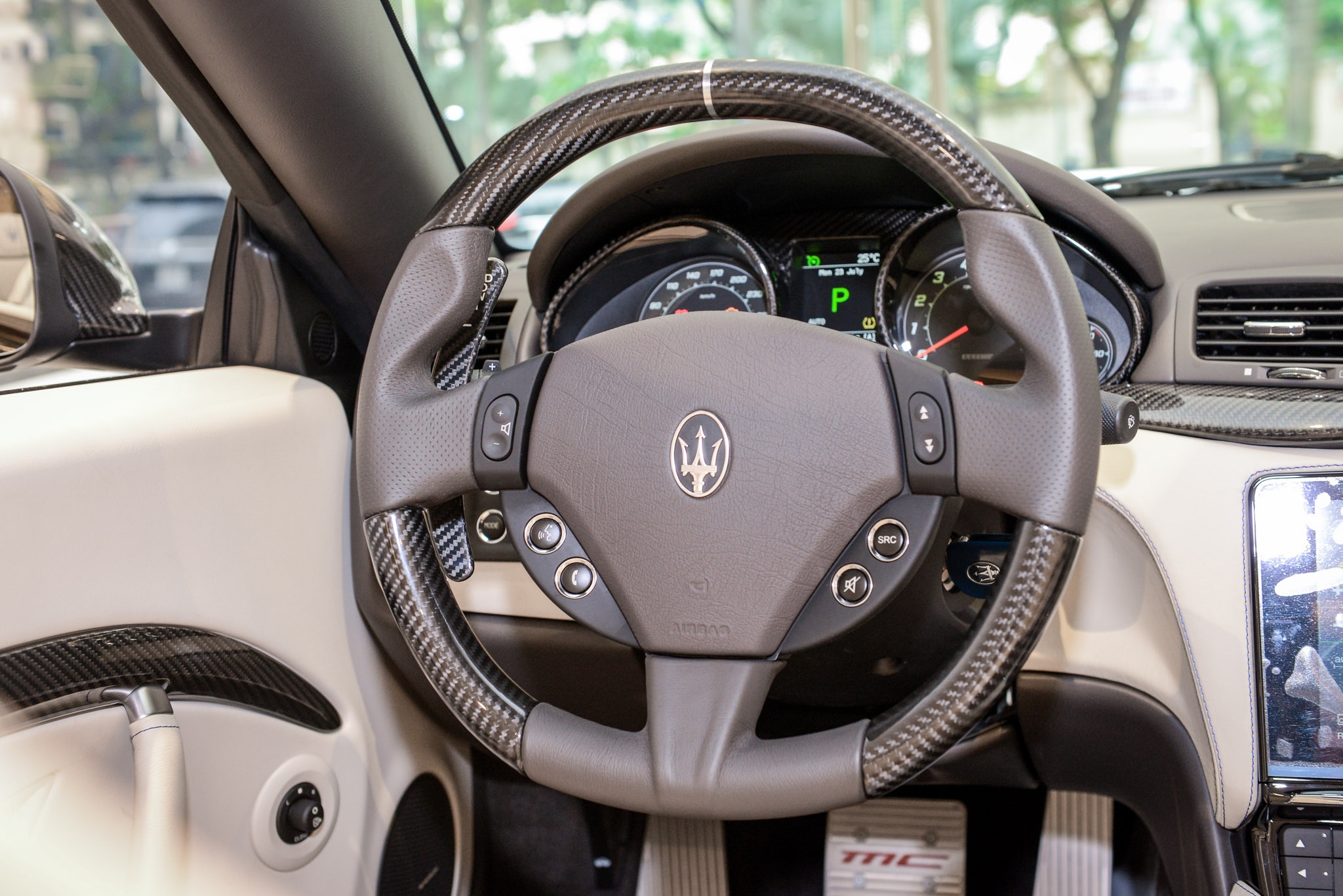 gia Maserati GranCabrio anh 9