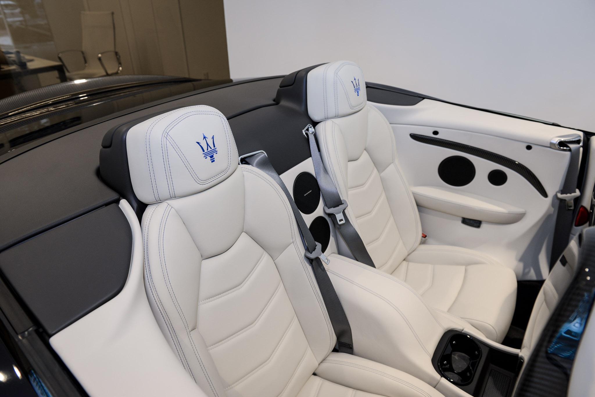 gia Maserati GranCabrio anh 12