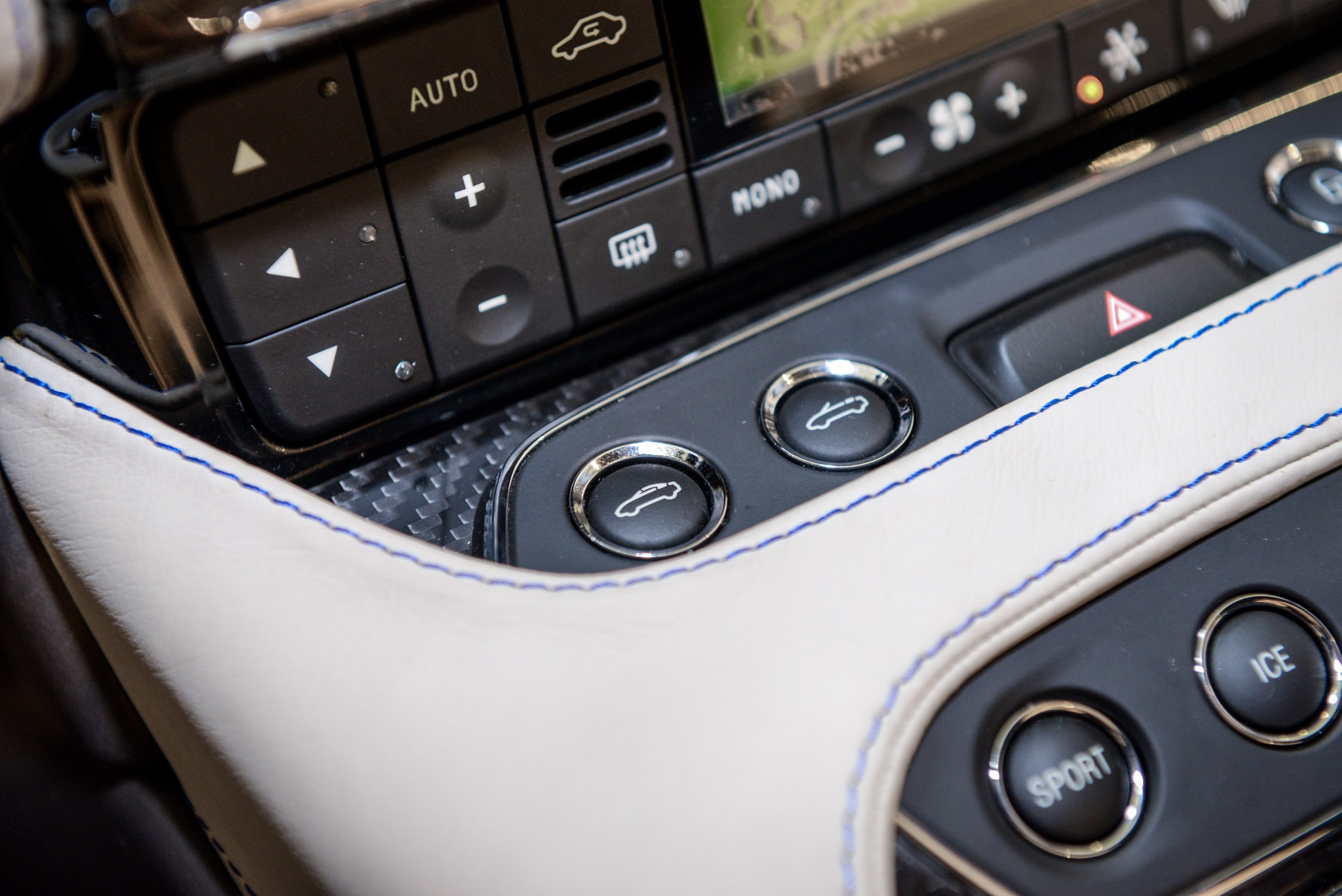 gia Maserati GranCabrio anh 11