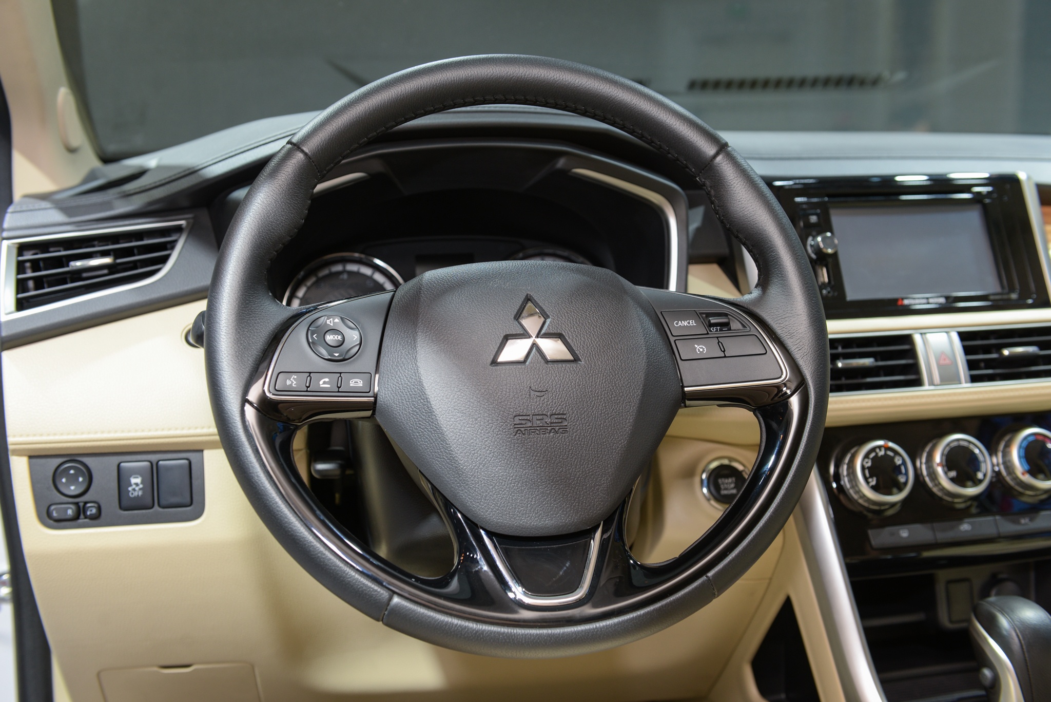 gia Mitsubishi Xpander anh 13