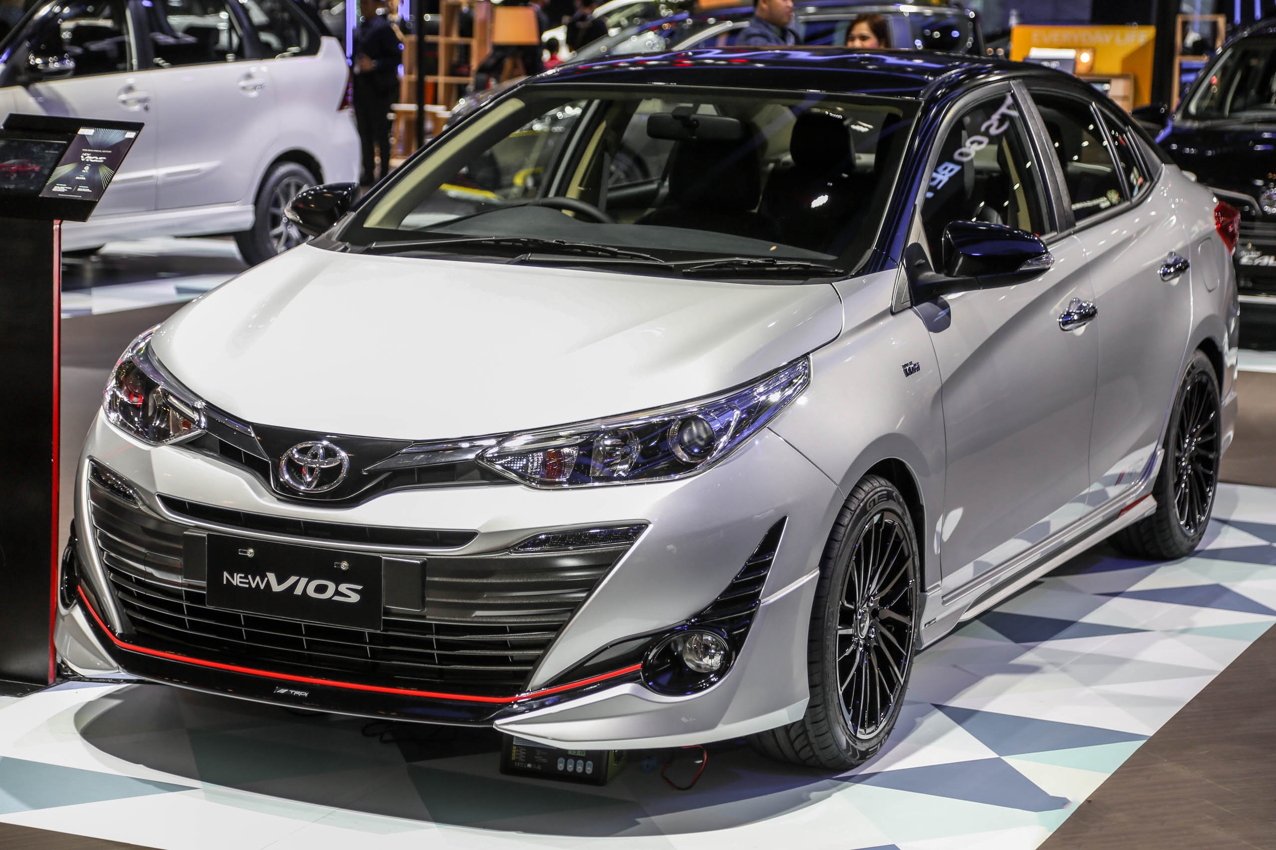 Toyota trung bay ban Vios 2018 hieu suat cao tai Indonesia hinh anh
