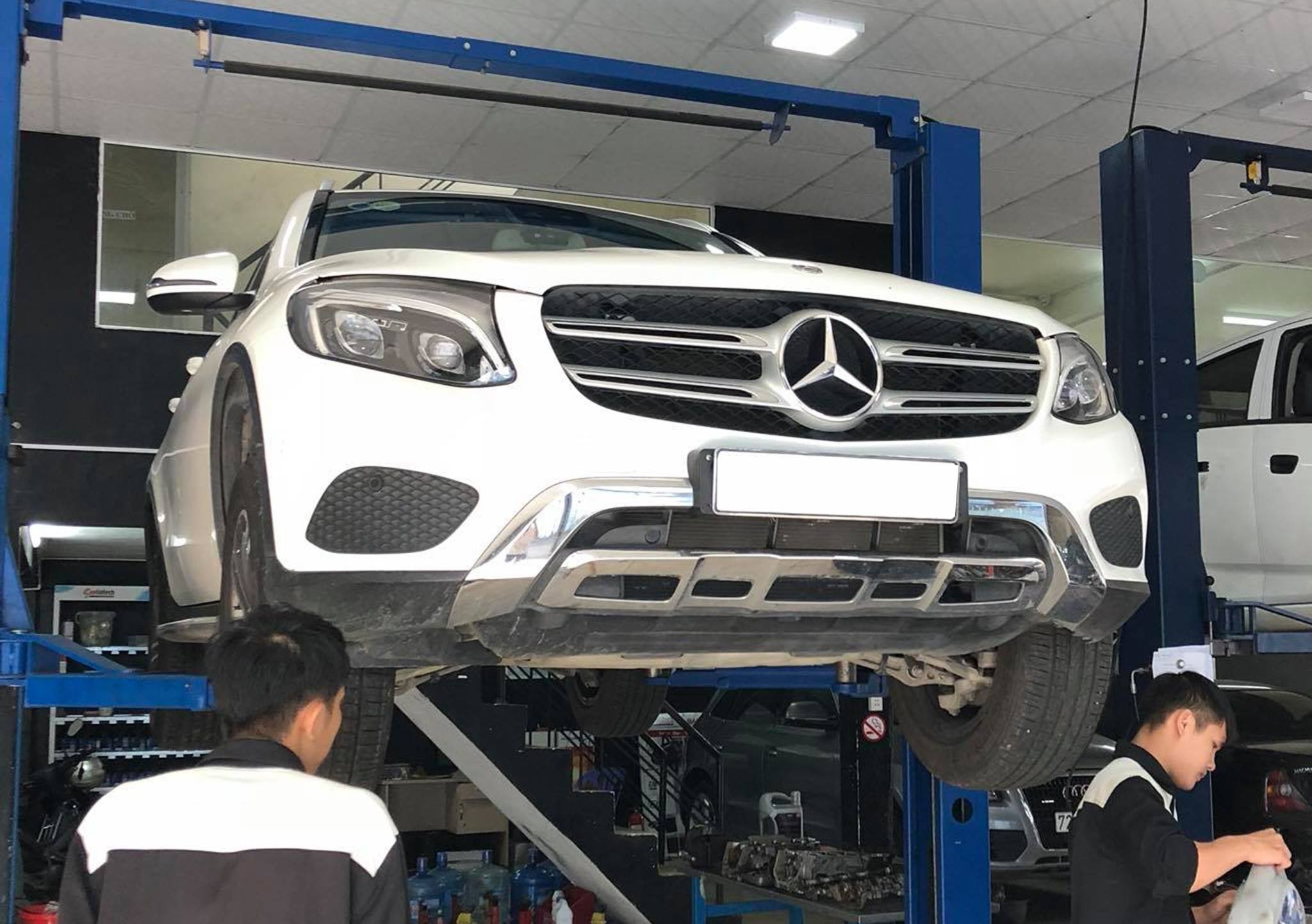 Loi nuoc 30 cm, nguoi dung Mercedes-Benz GLC co the mat 170 trieu hinh anh