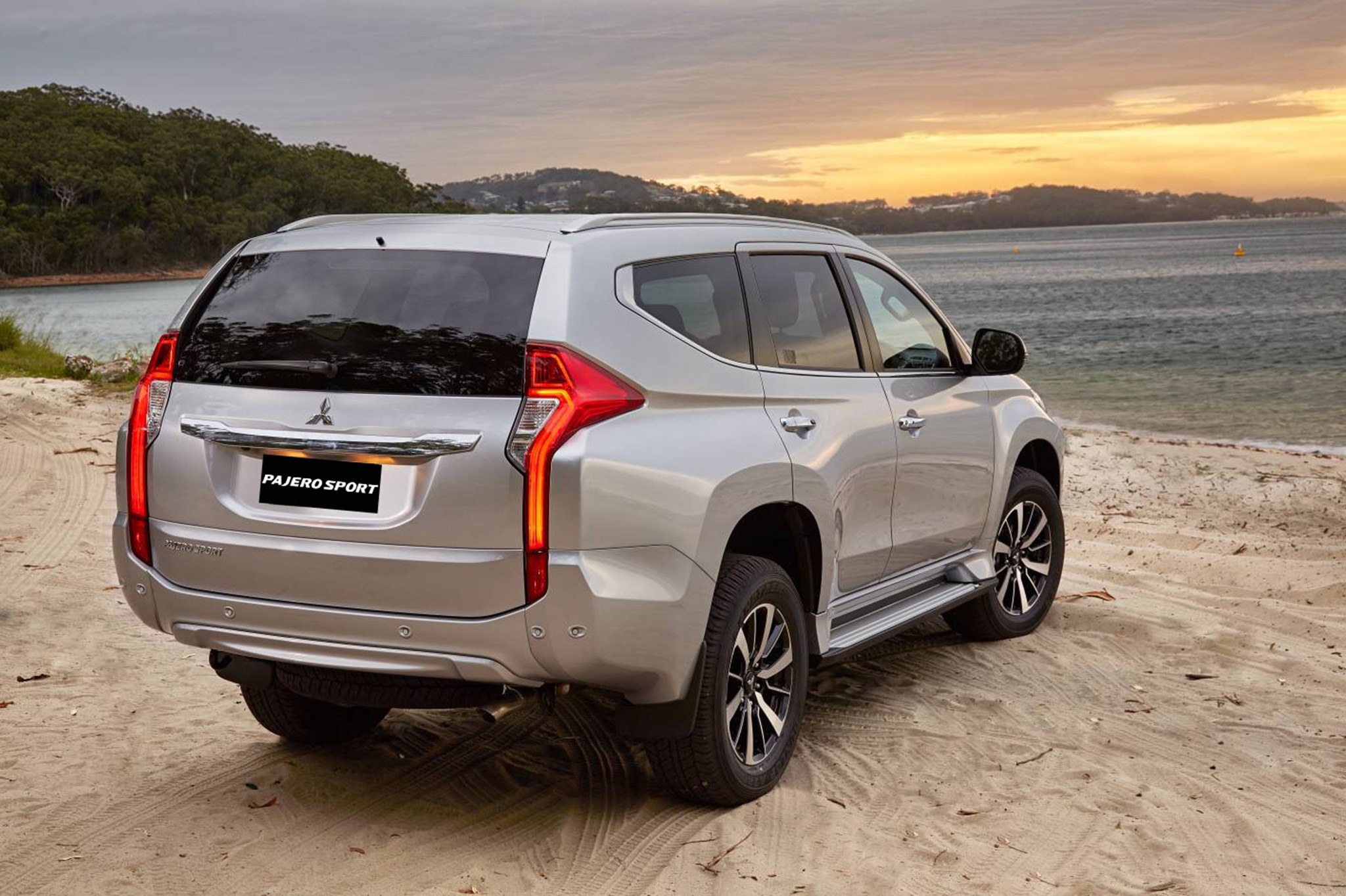 Mitsubishi Pajero Sport máy dầu ảnh 2 Mitsubishi Pajero Sport may dau anh 2