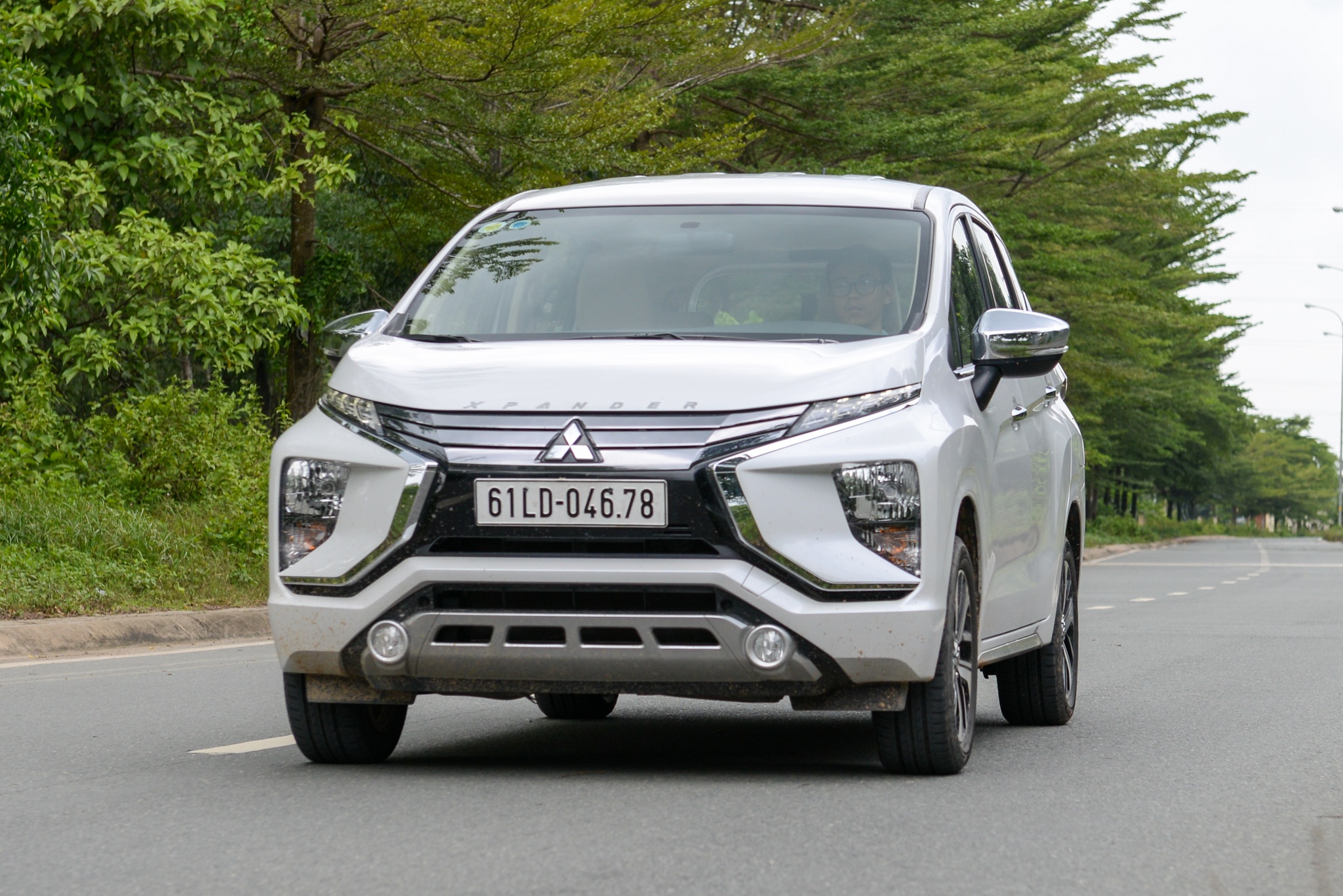 Mot ngay cam lai Mitsubishi Xpander - xoa bo dinh kien ban dau hinh anh