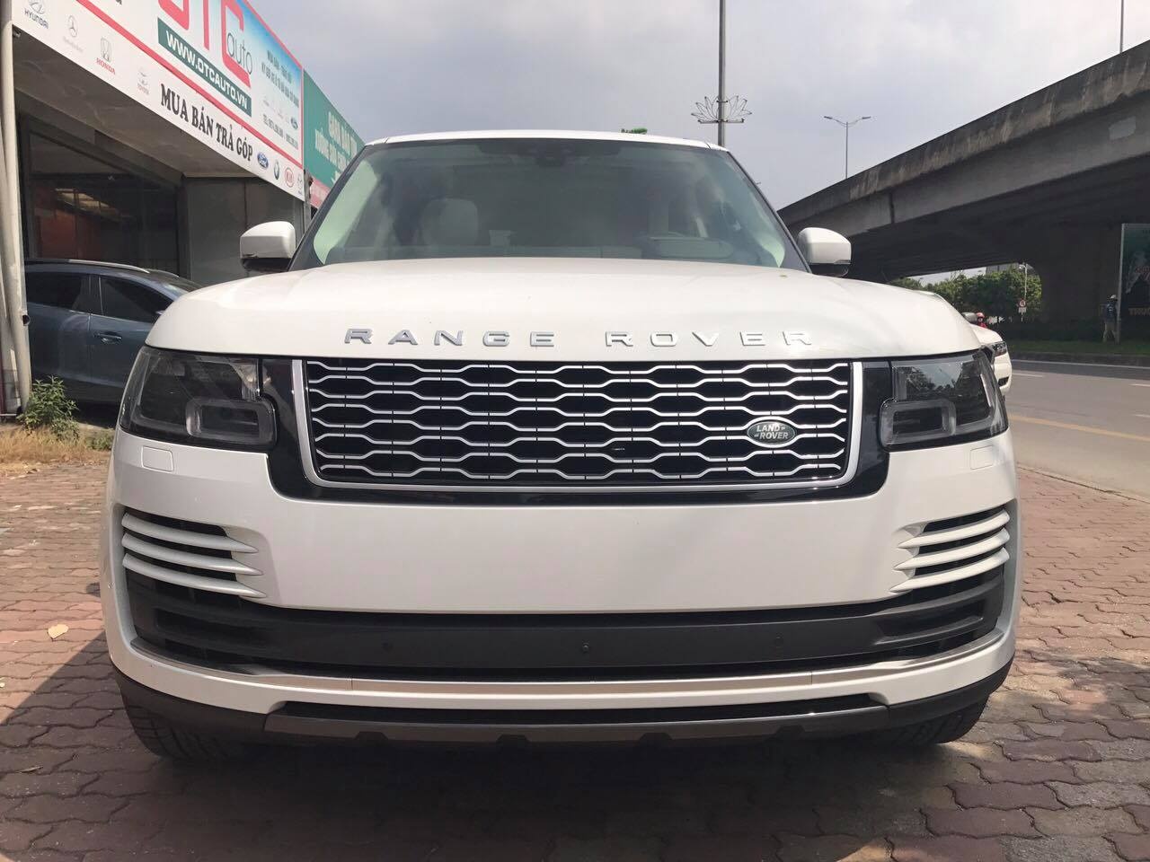 SUV hang sang Range Rover 2018 ve Viet Nam gia 8,9 ty dong hinh anh