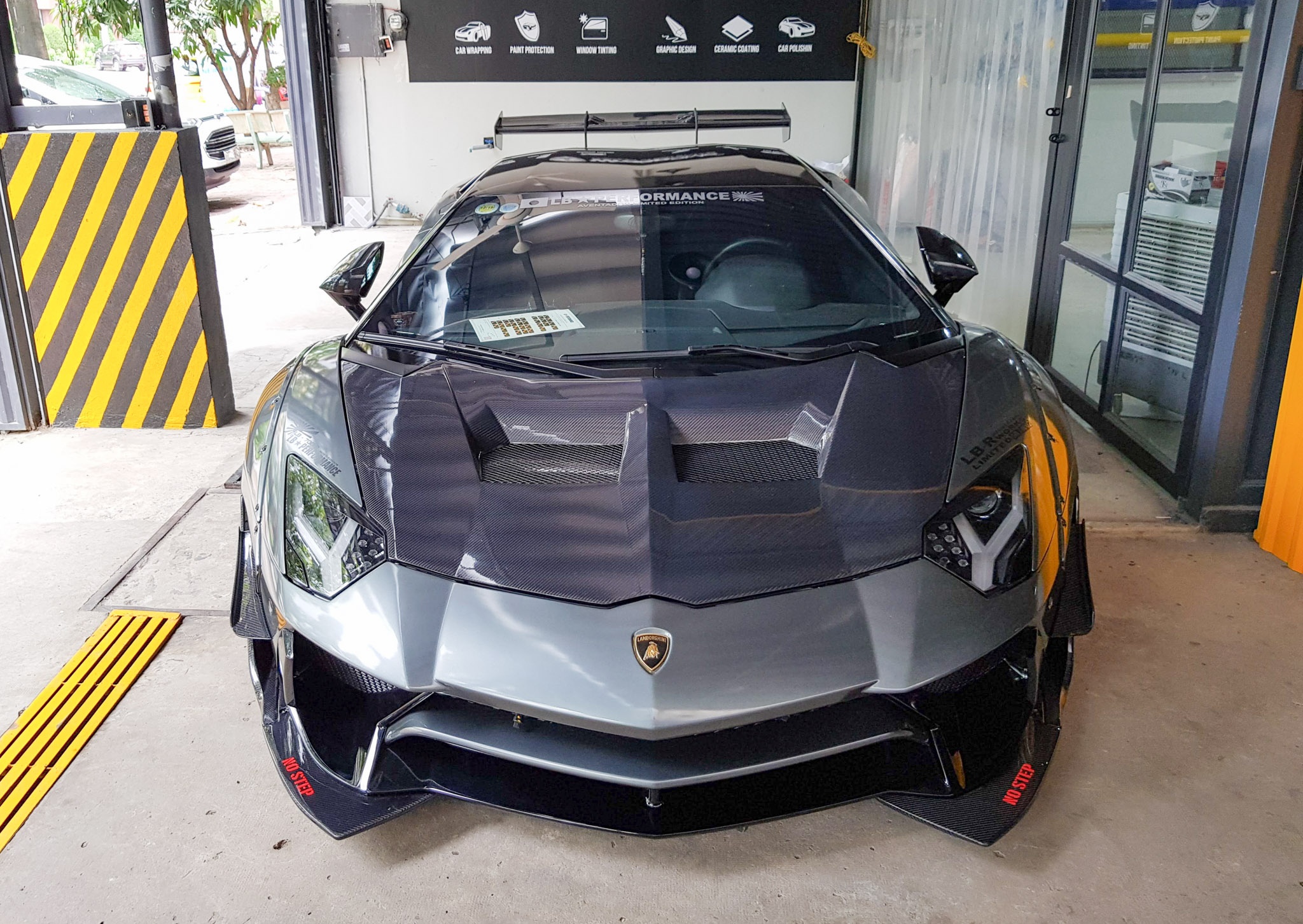 sieu xe Lamborghini Aventador do anh 2