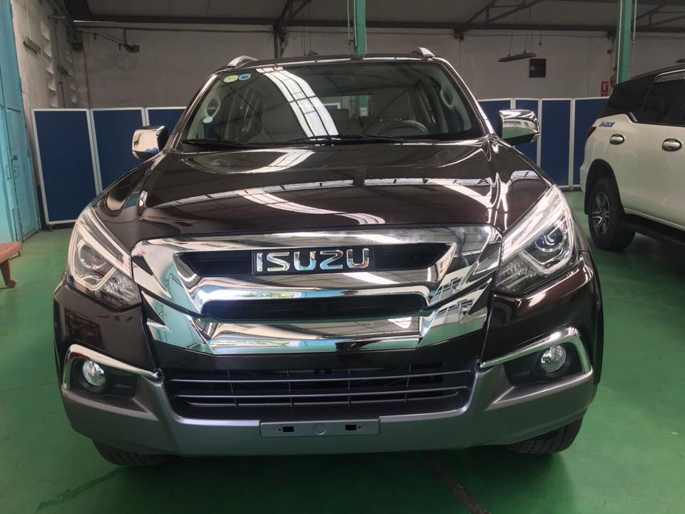 Isuzu mu-X 2018 huong thue NK 0% ve Viet Nam - doi thu Toyota Fortuner hinh anh