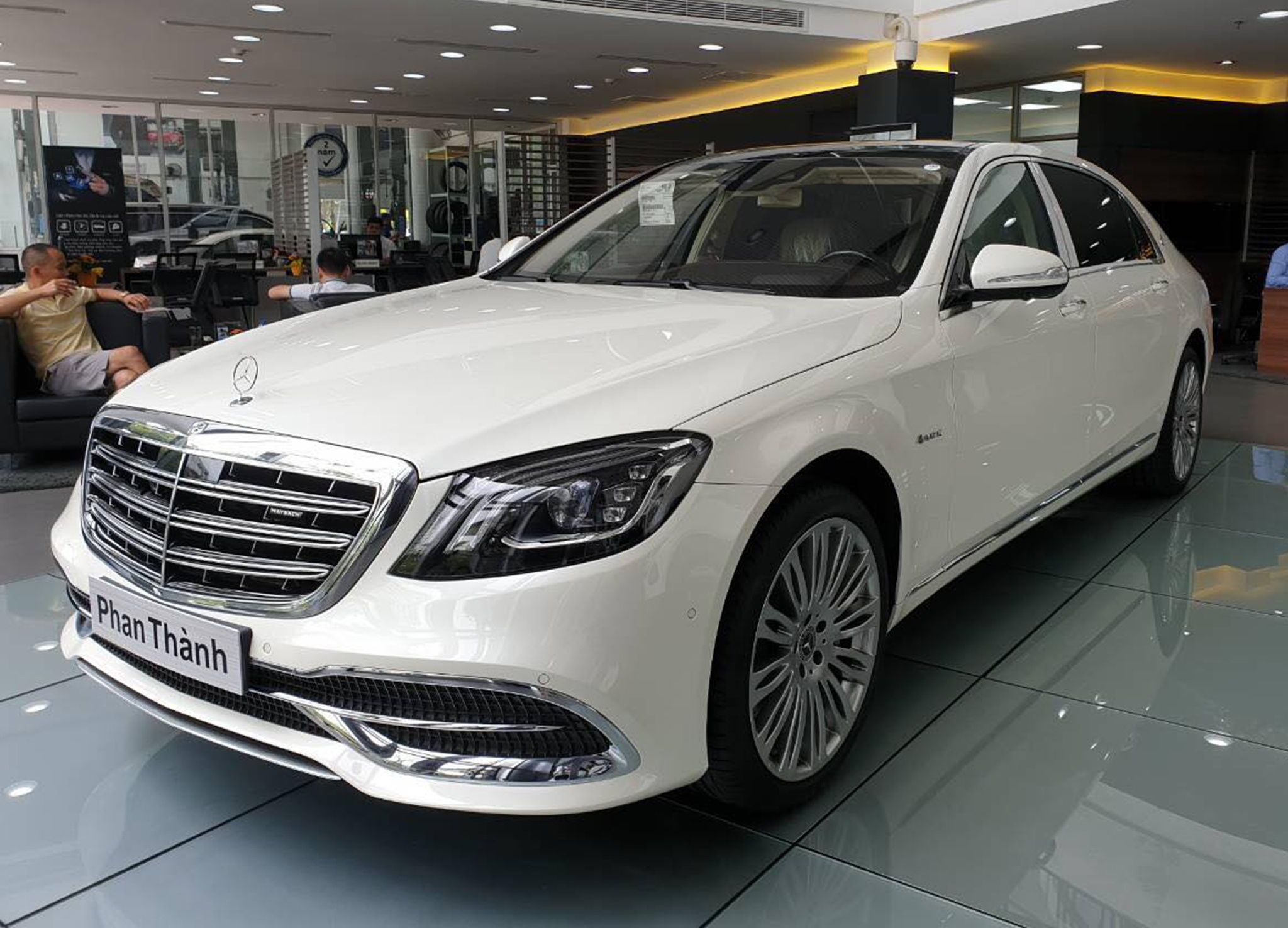 Phan Thanh tau Mercedes-Maybach S450 gia hon 7,2 ty dong hinh anh