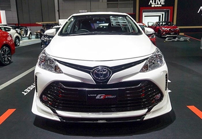 Toyota ra mat Vios phong cach xe dua duong pho, gia 23.000 USD hinh anh