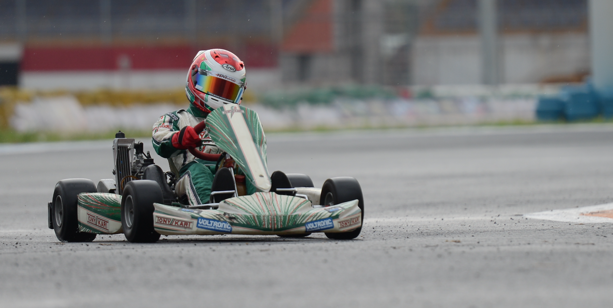 Doug Pham - cau be mang uoc mo tro thanh tay dua chuyen nghiep hinh anh