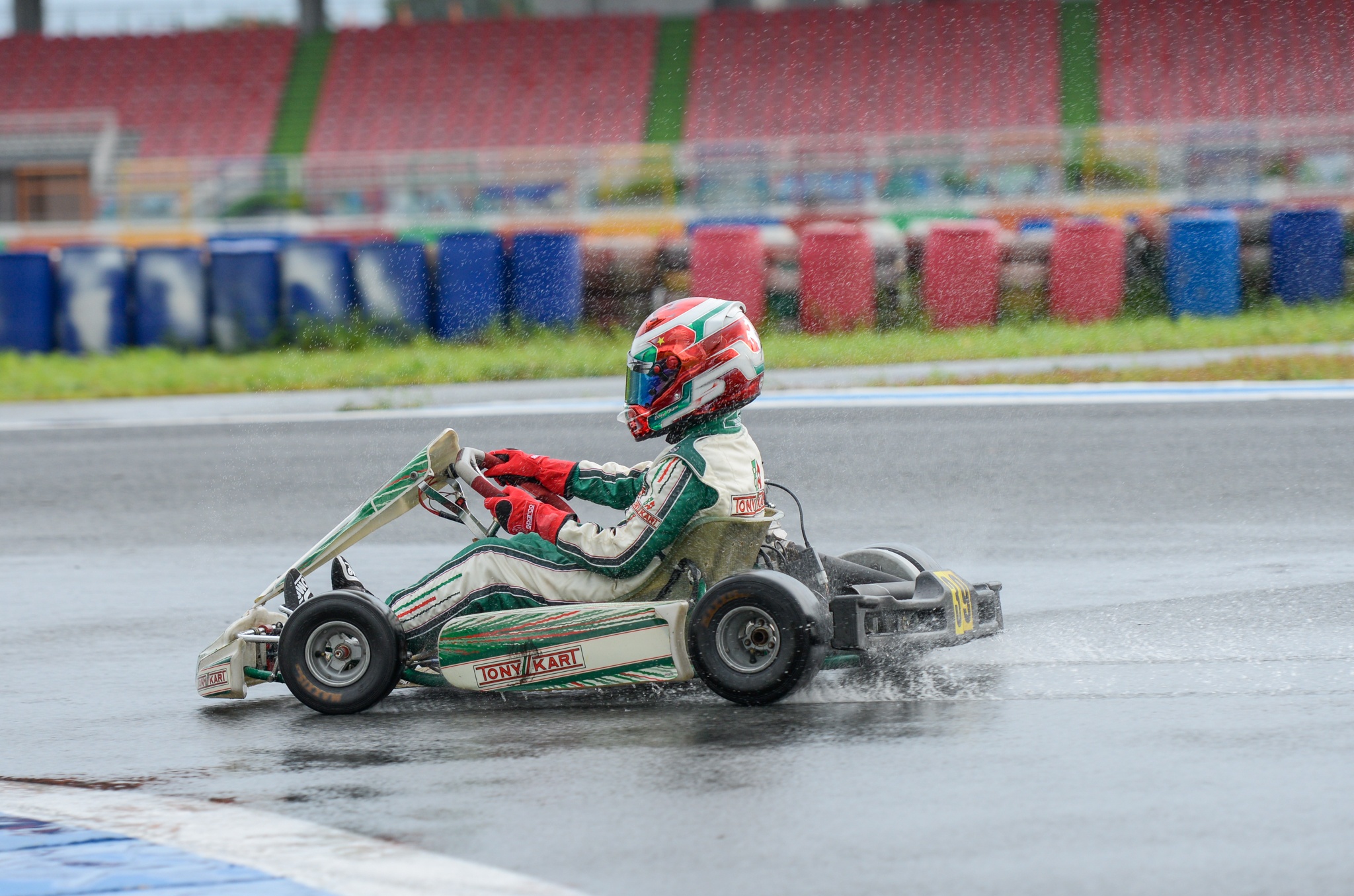 dua be 11 tuoi dua Go-Kart anh 7