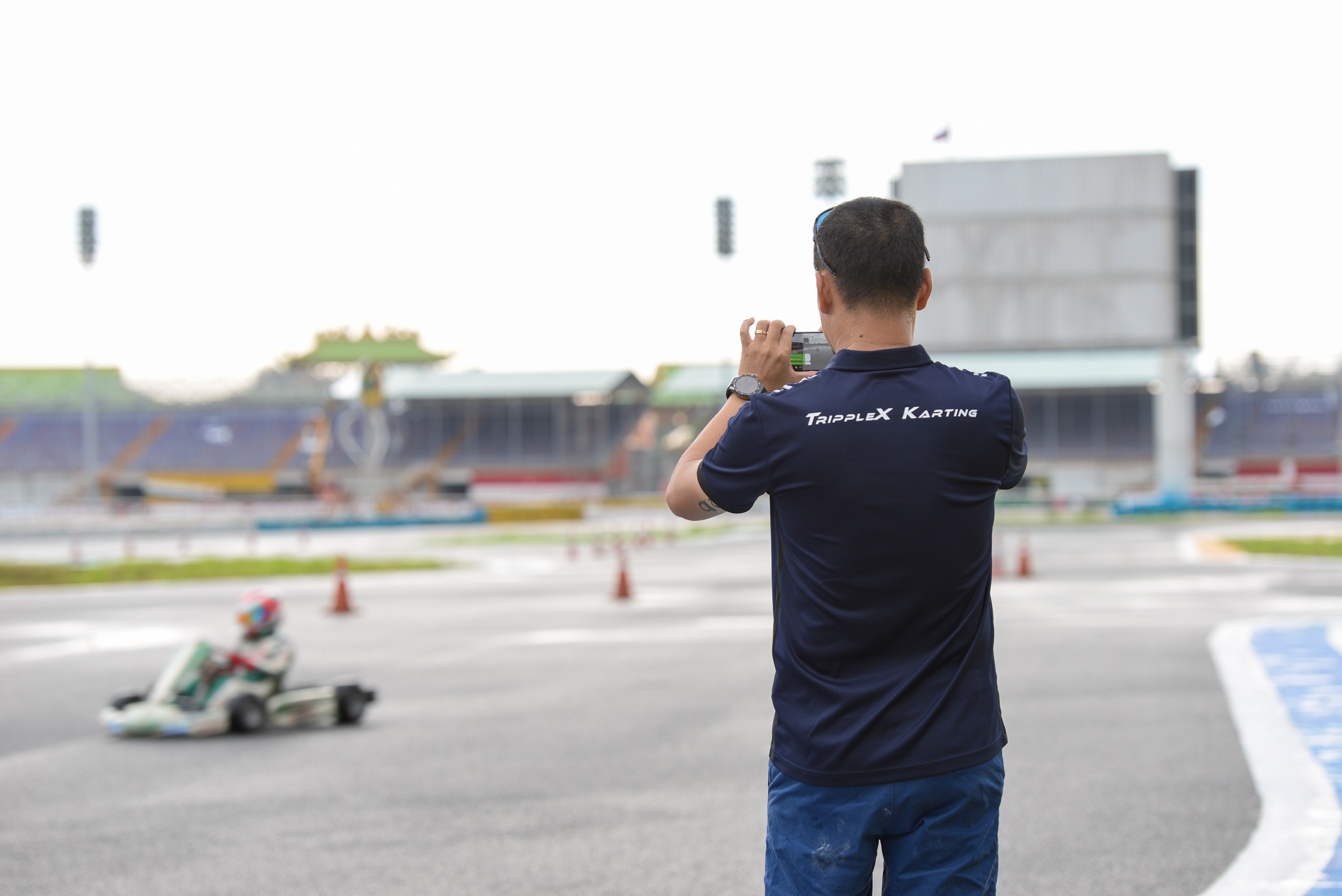 dua be 11 tuoi dua Go-Kart anh 8