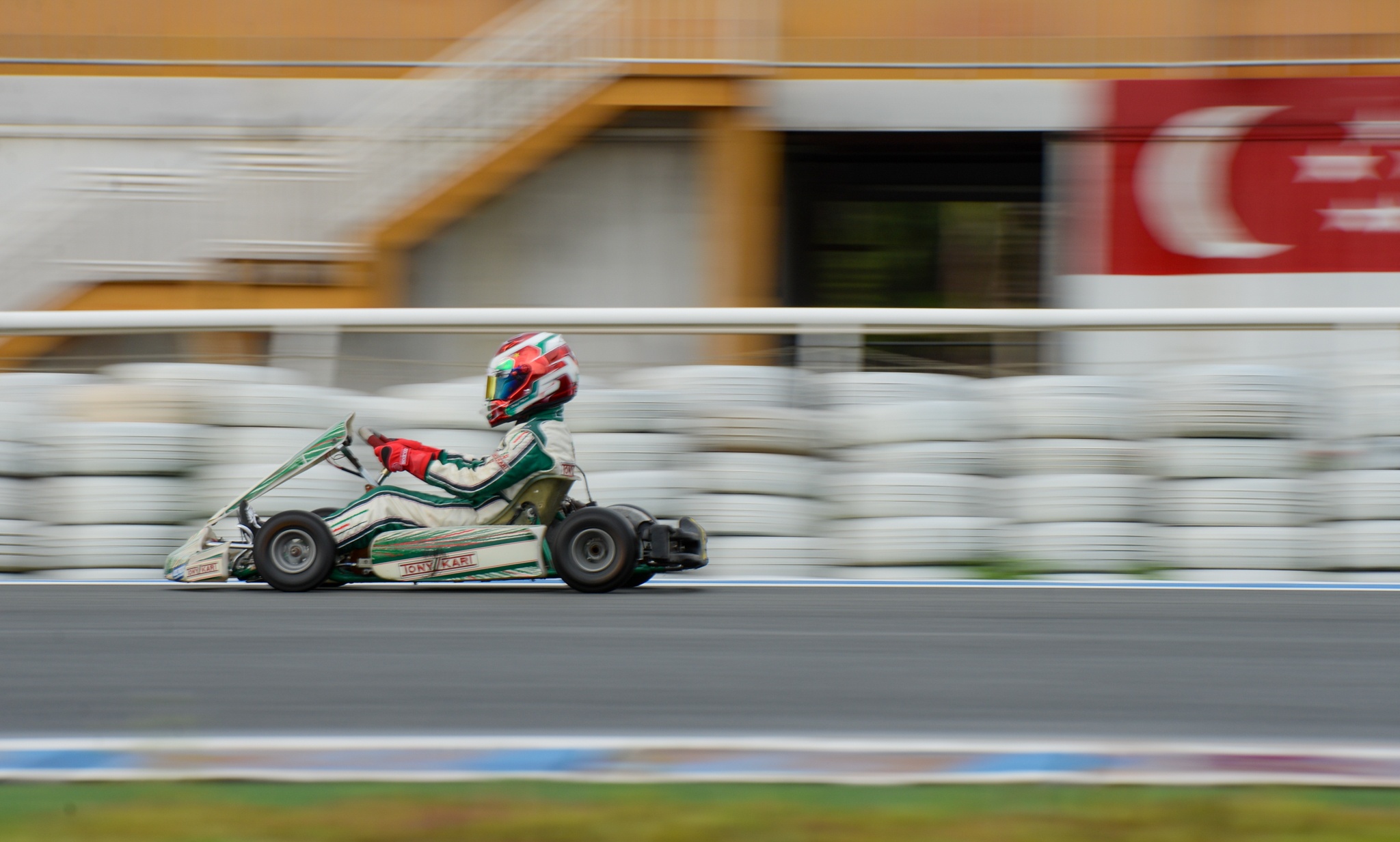 dua be 11 tuoi dua Go-Kart anh 9