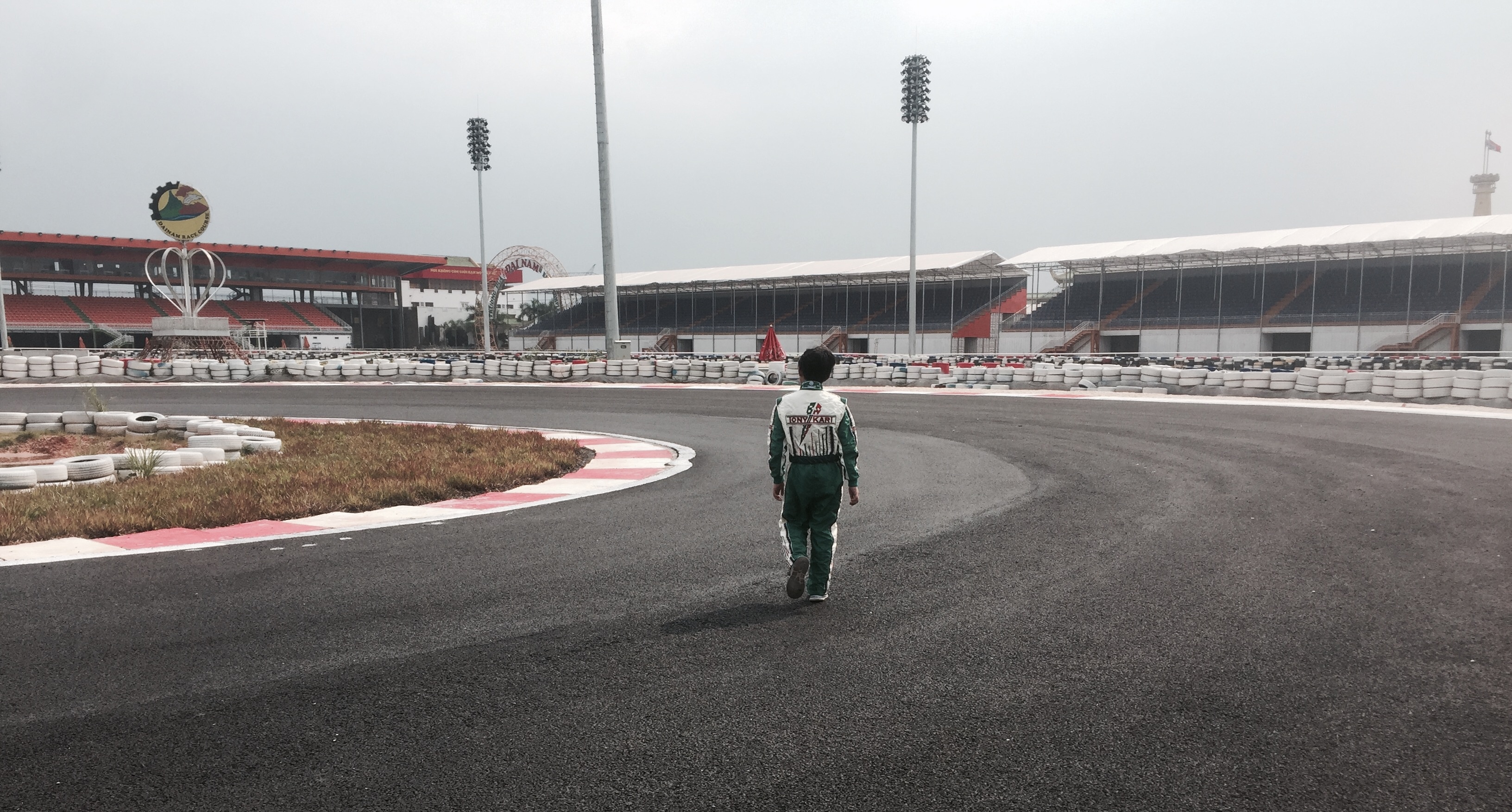 dua be 11 tuoi dua Go-Kart anh 14