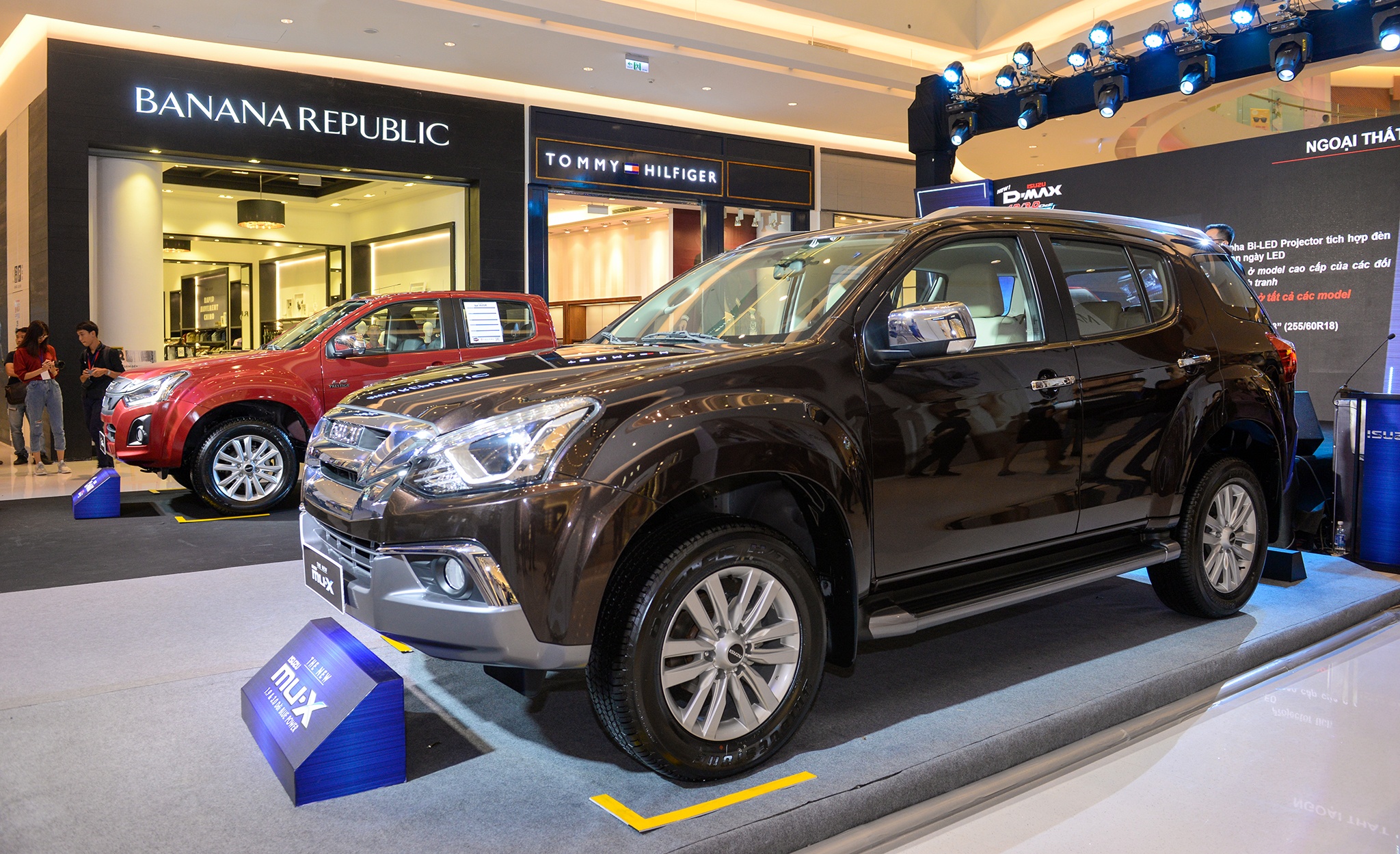 gia Isuzu mu-X anh 1