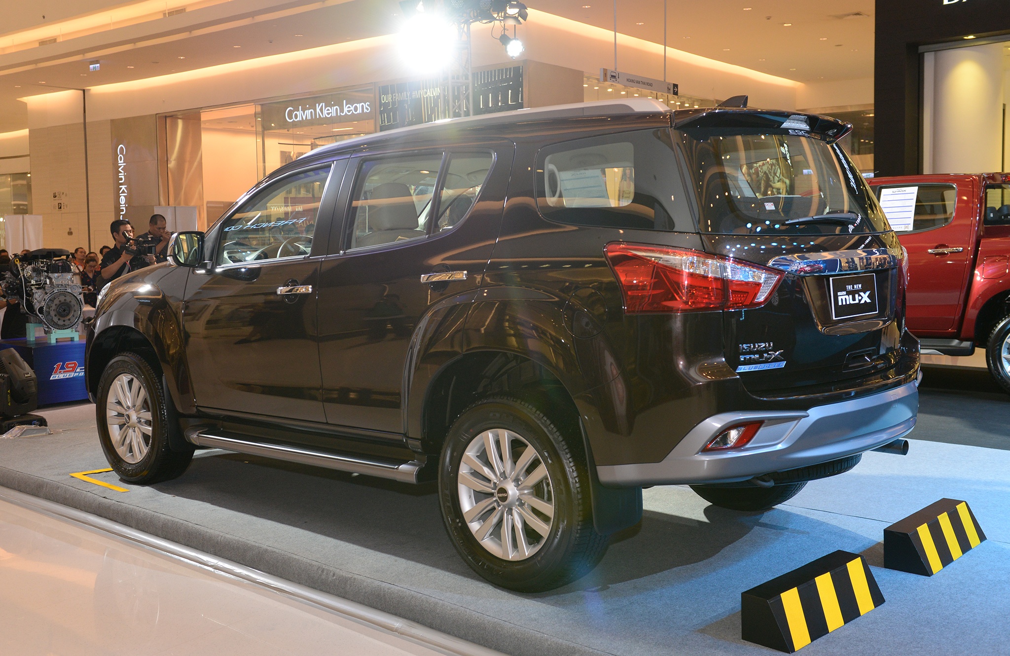 gia Isuzu mu-X anh 2