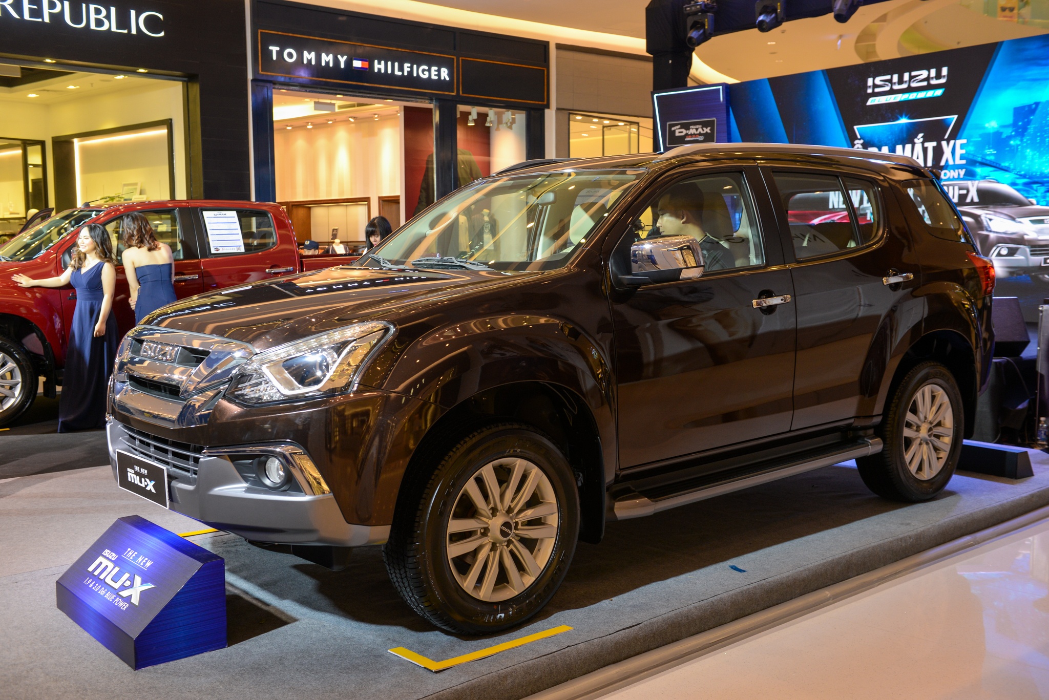 gia Isuzu mu-X 2018 anh 1