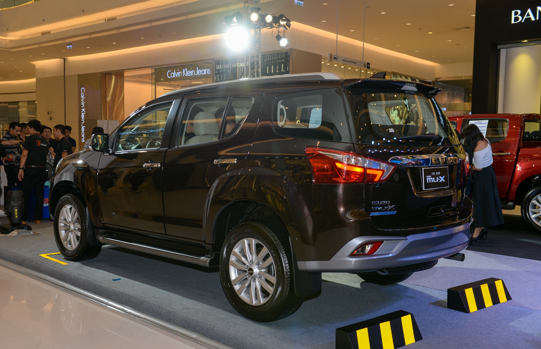 gia Isuzu mu-X 2018 anh 4