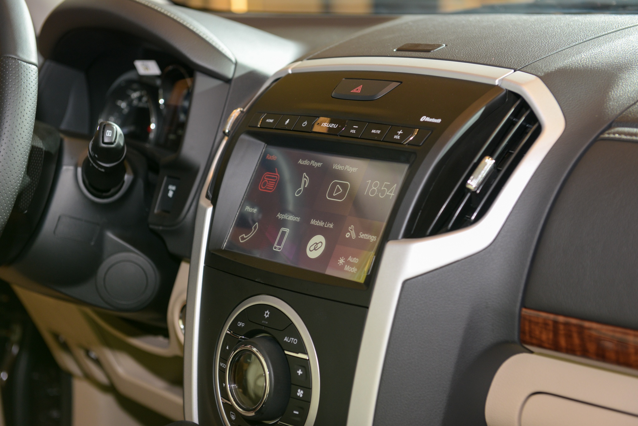 gia Isuzu mu-X 2018 anh 7