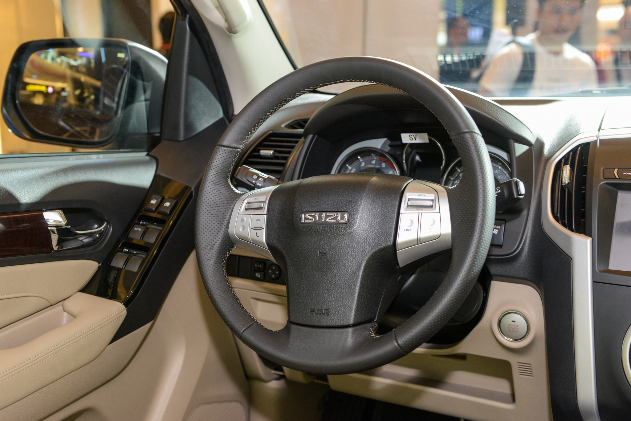 gia Isuzu mu-X 2018 anh 8