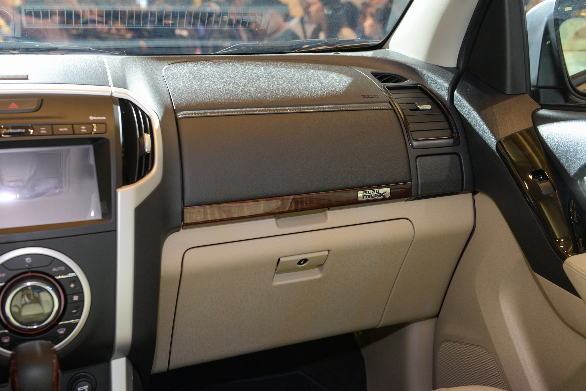 gia Isuzu mu-X 2018 anh 9