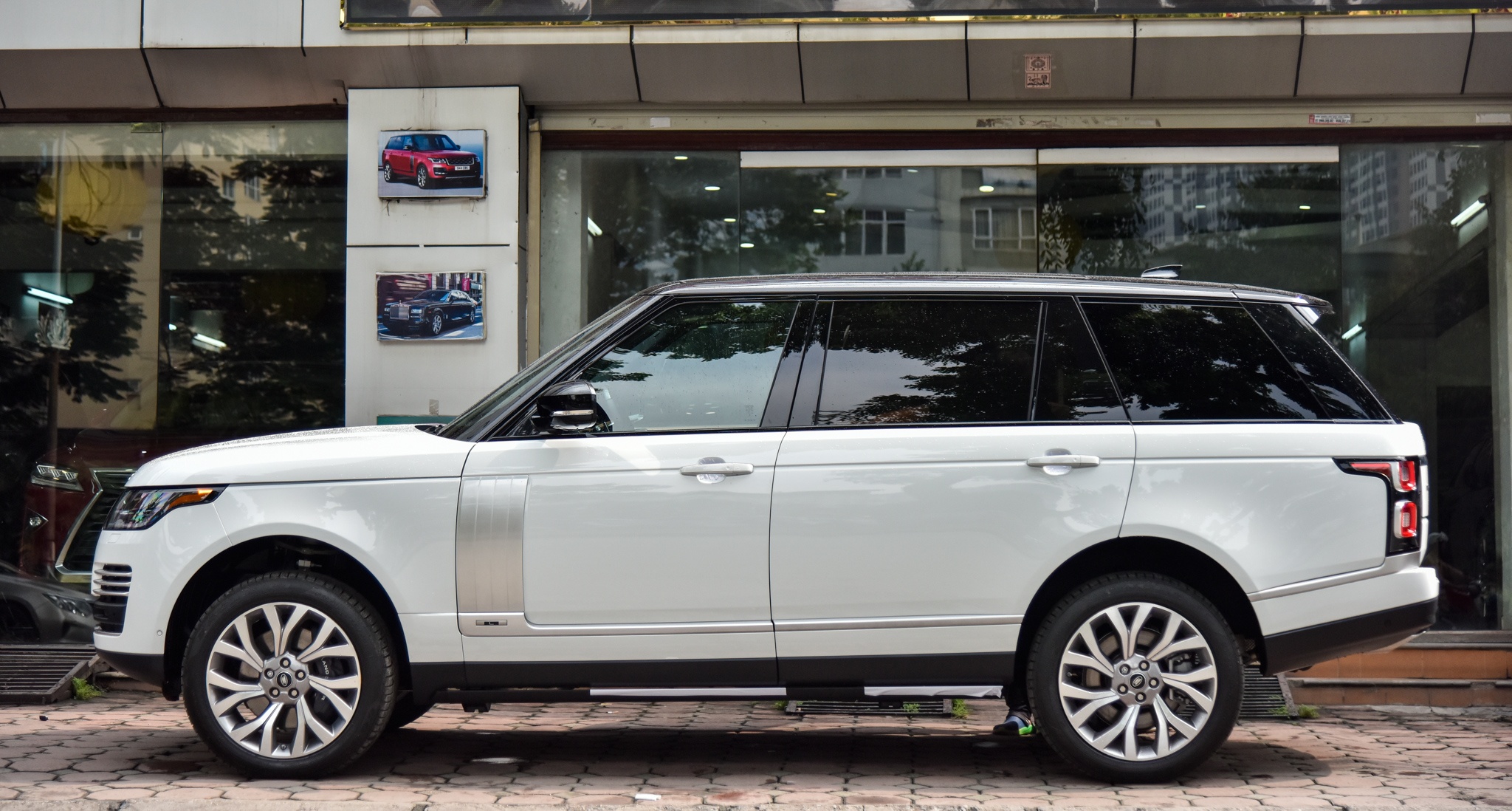 xe Range Rover Autobiography LWB anh 3