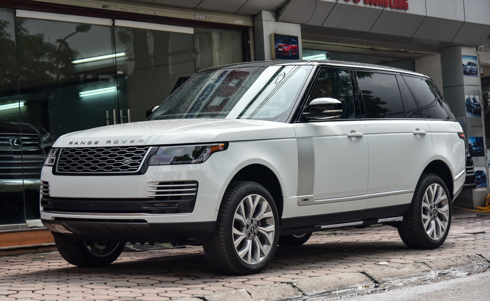 Range Rover Autobiography LWB 2018 dau tien ve VN, gia 14 ty dong hinh anh